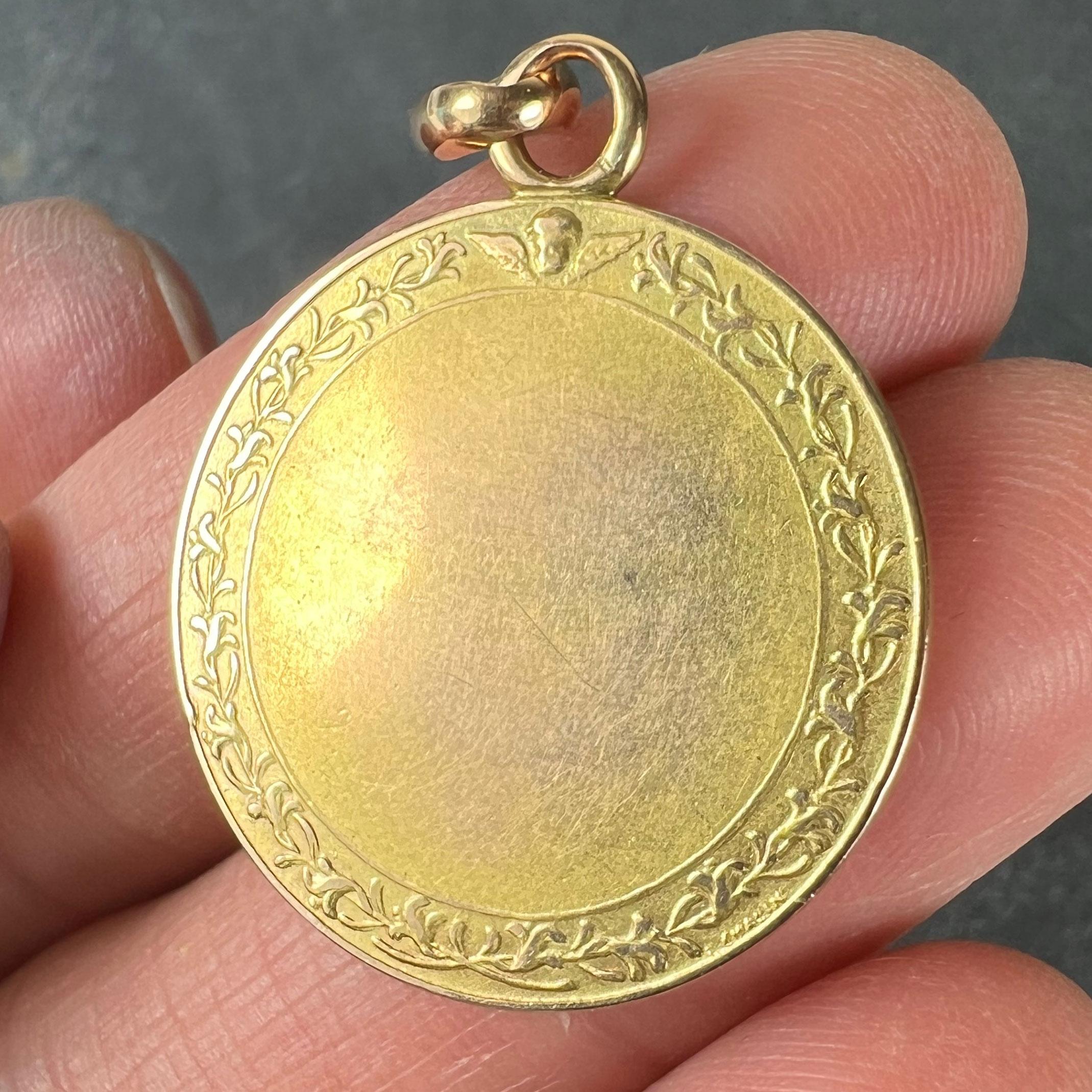 French Dropsy 18K Yellow Gold Madonna and Child Alma Mater Medal Pendant For Sale 7