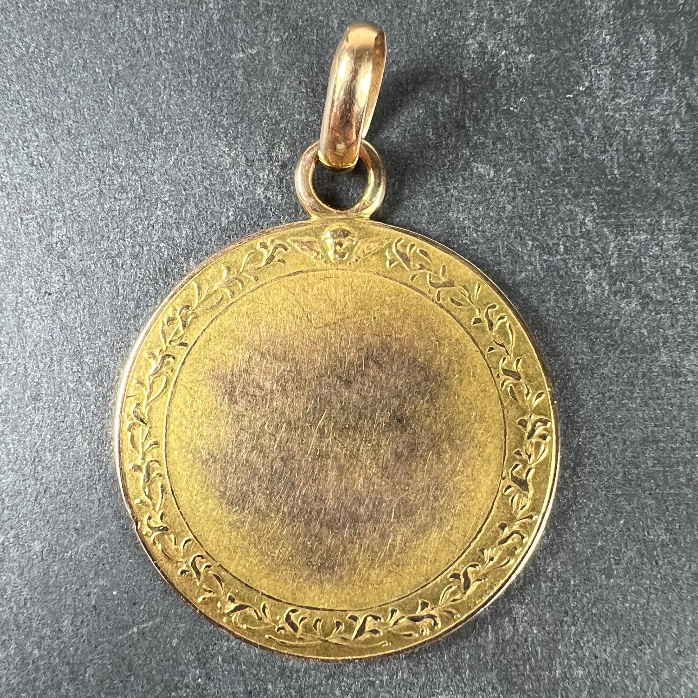 French Dropsy 18K Yellow Gold Madonna and Child Alma Mater Medal Pendant In Good Condition For Sale In London, GB