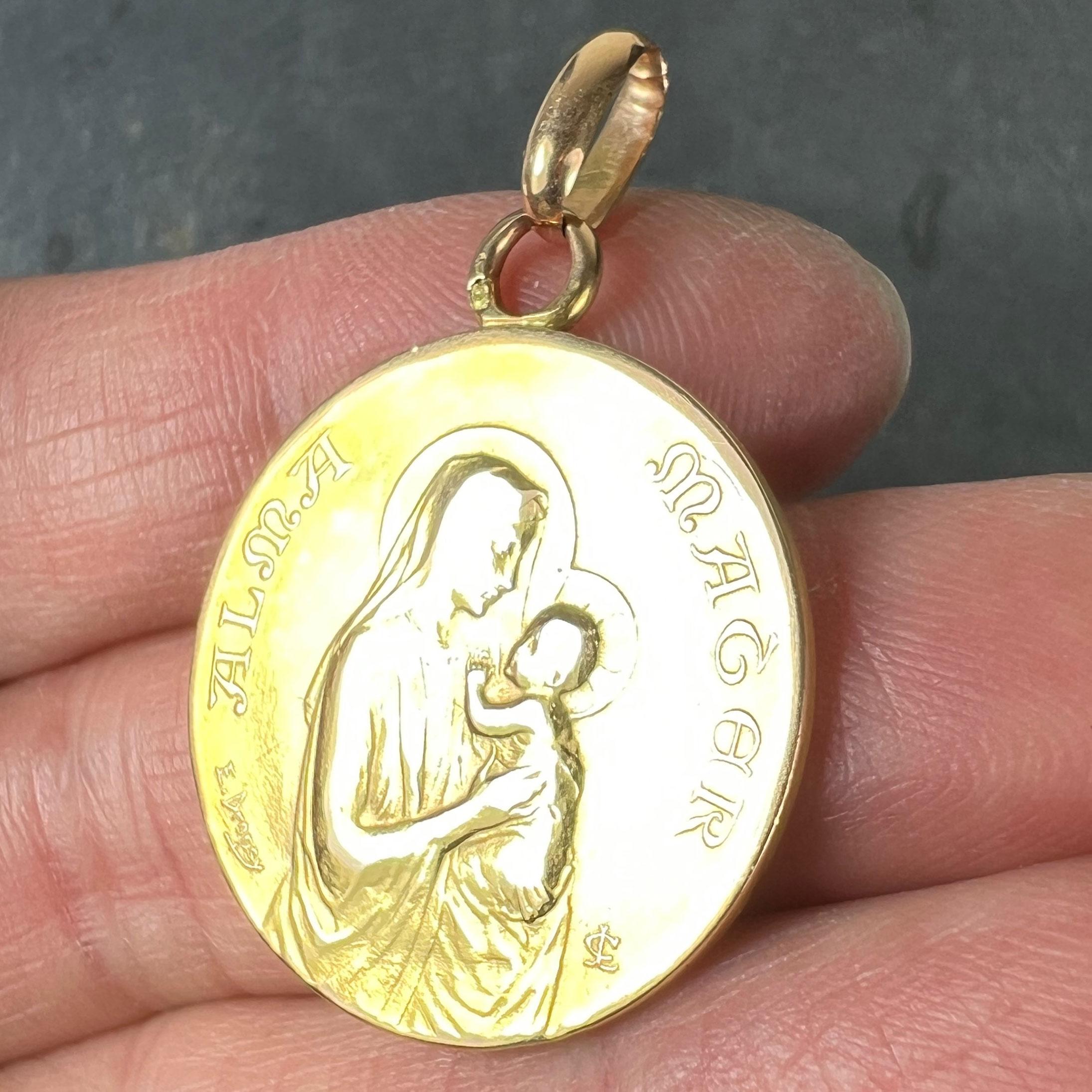 French Dropsy 18K Yellow Gold Madonna and Child Alma Mater Medal Pendant For Sale 2