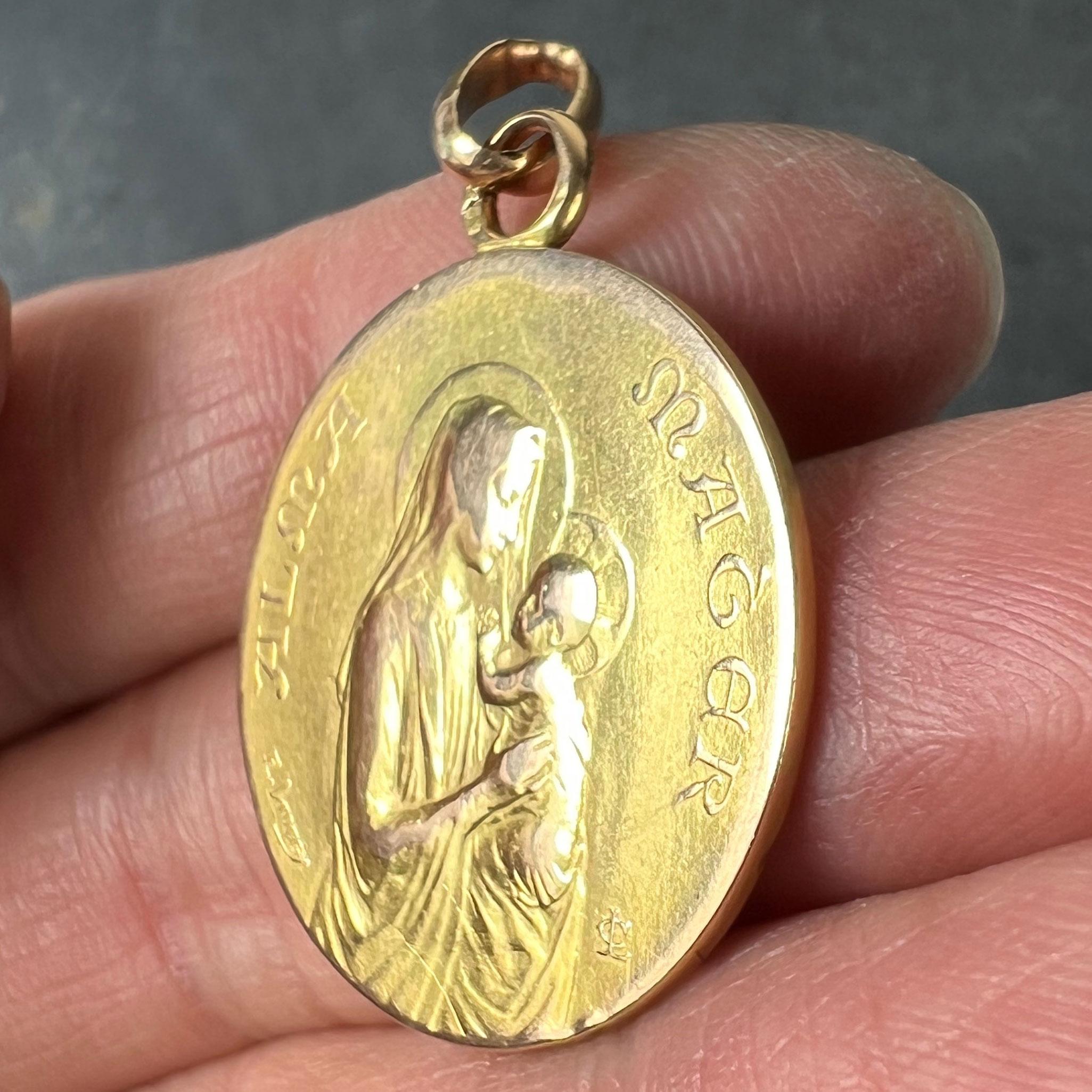 French Dropsy 18K Yellow Gold Madonna and Child Alma Mater Medal Pendant For Sale 5