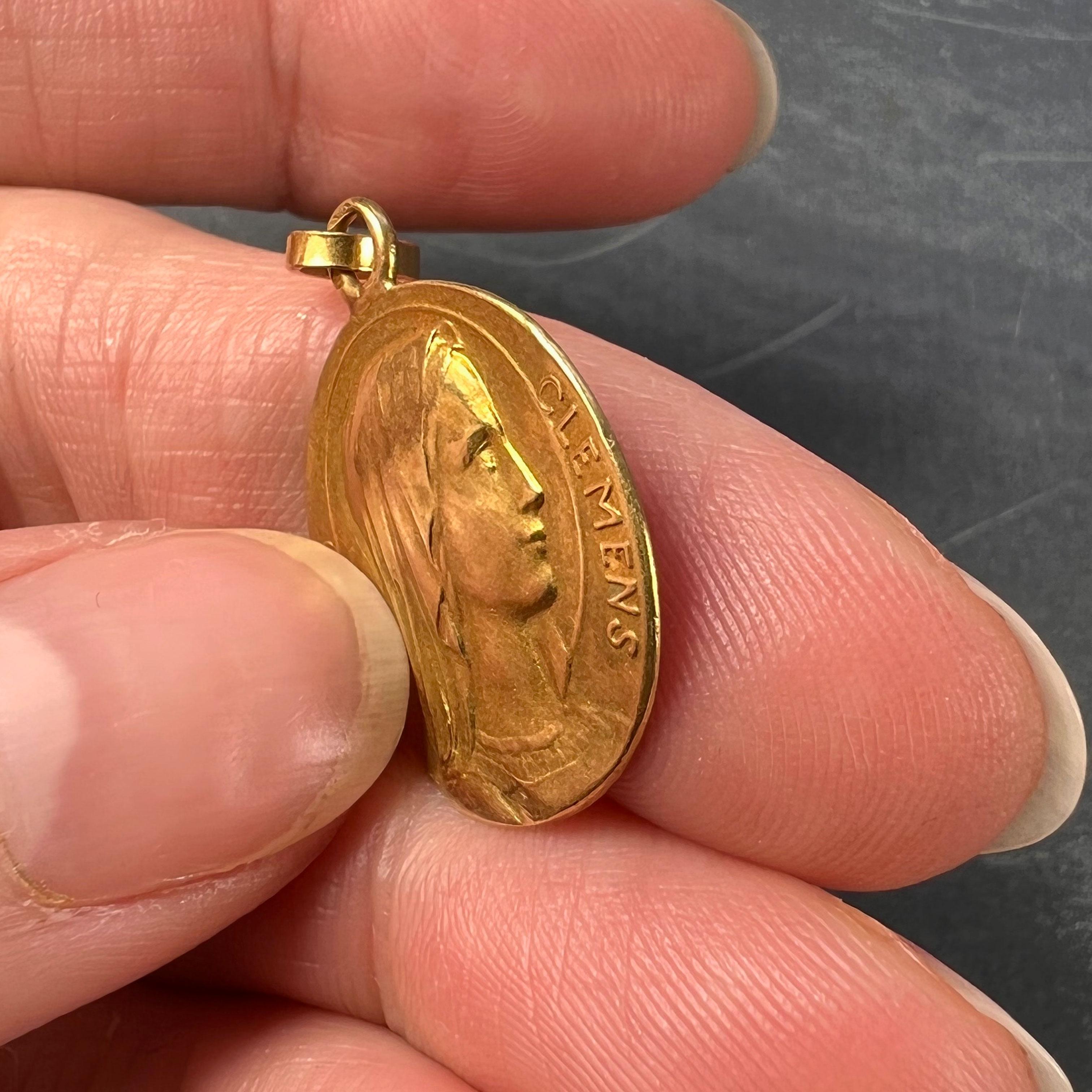 French Dropsy 18K Yellow Gold Virgin Mary Charm Pendant In Good Condition For Sale In London, GB