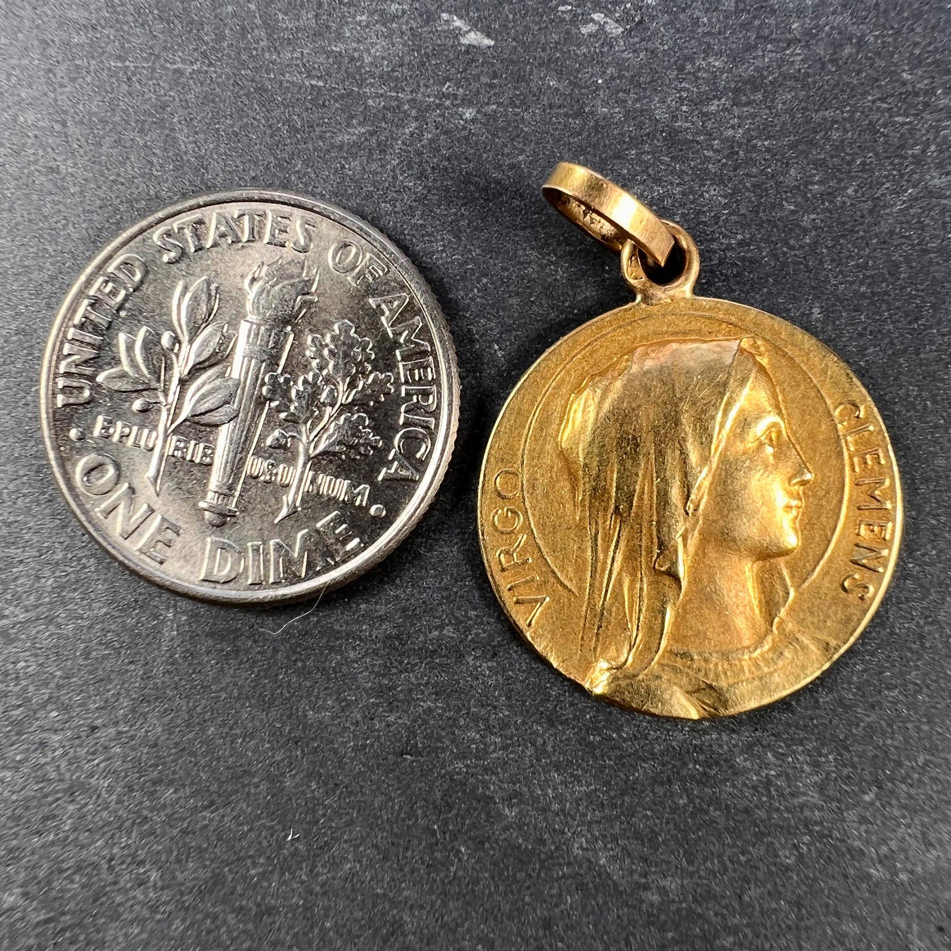 Pendentif breloque française en forme de Vierge Marie en or jaune 18 carats en vente 3