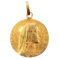 Pendentif breloque française en forme de Vierge Marie en or jaune 18 carats