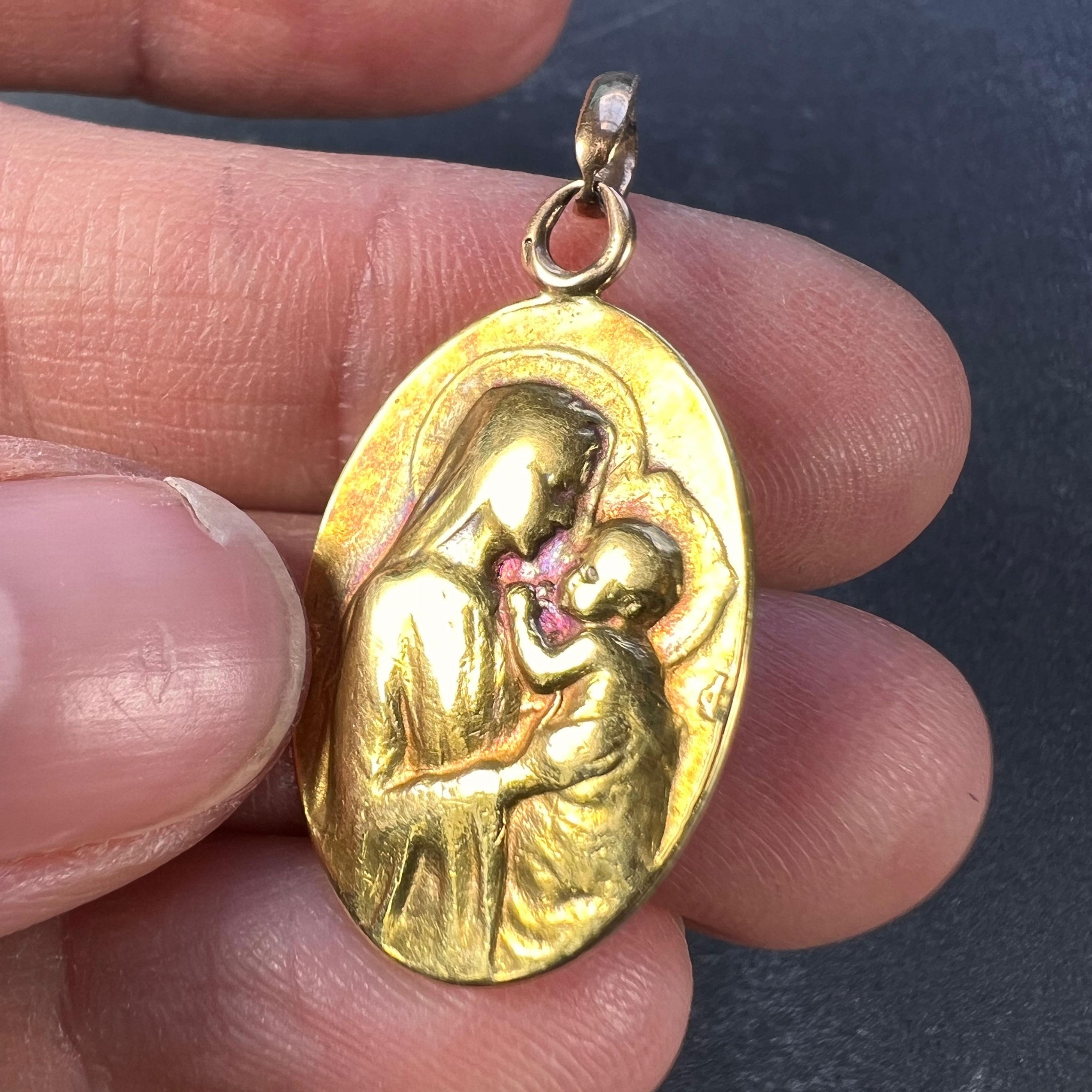 French Dropsy Madonna and Child 18k Yellow Gold Charm Pendant For Sale 1