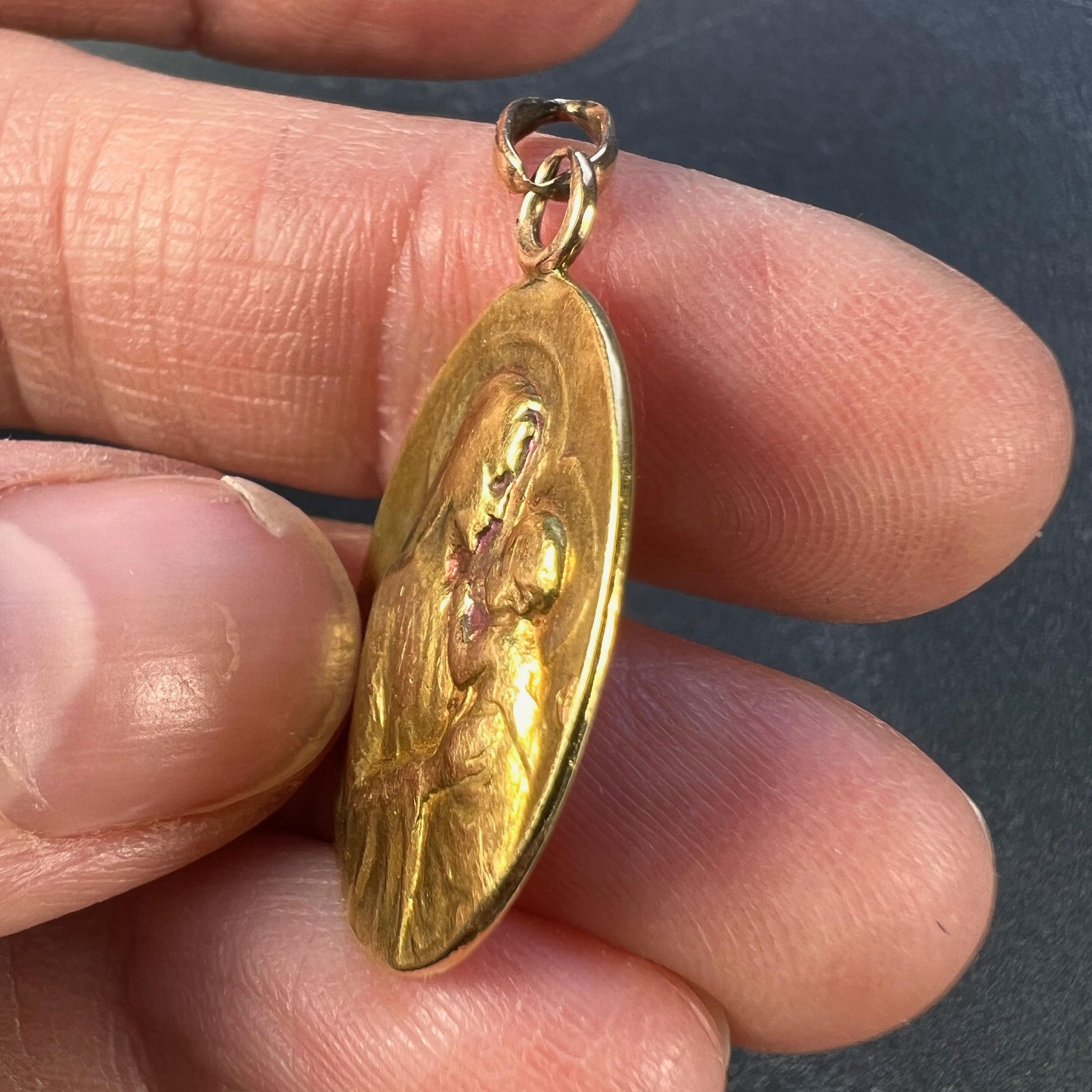 French Dropsy Madonna and Child 18k Yellow Gold Charm Pendant For Sale 2