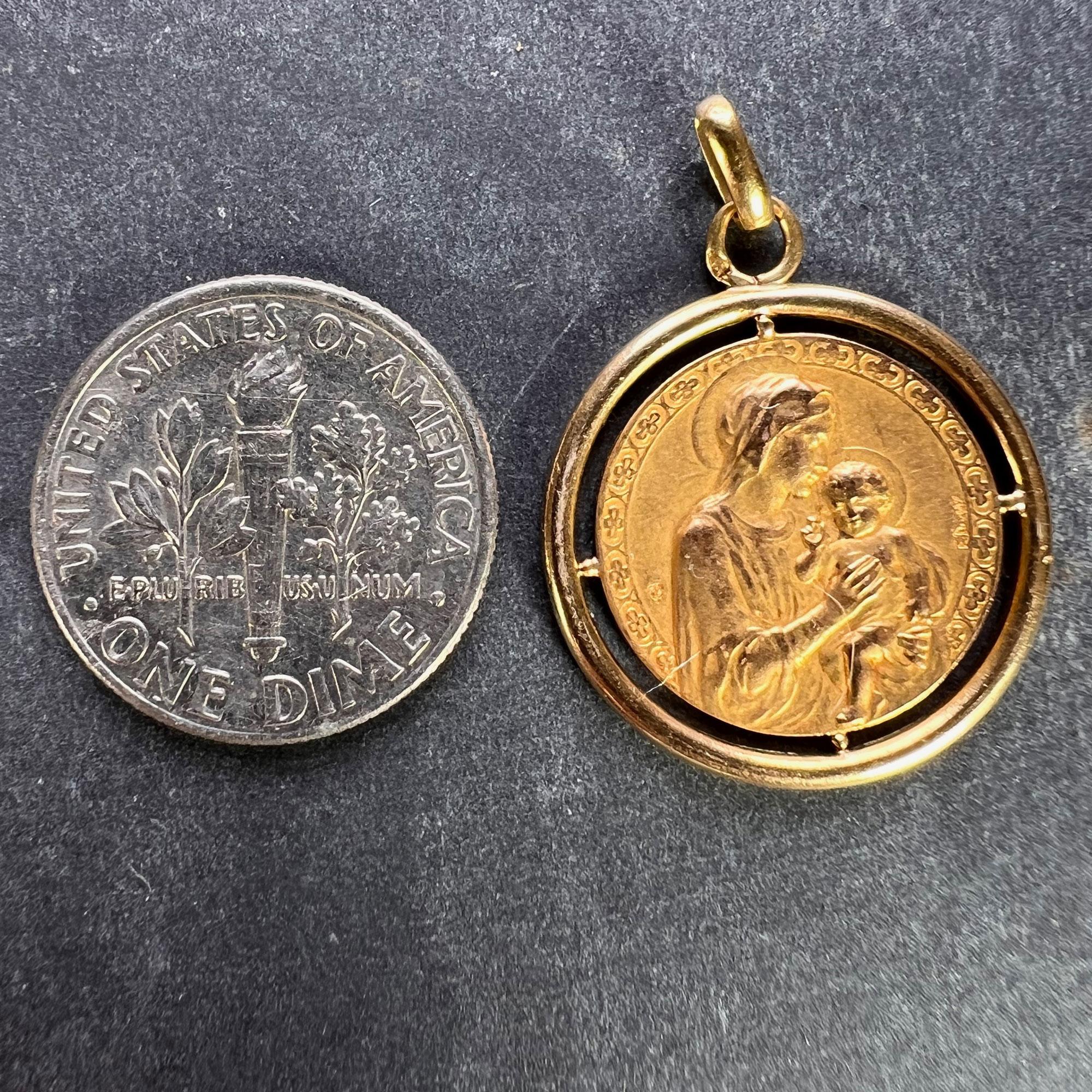 French Dropsy Madonna and Child 18K Yellow Gold Medal Pendant For Sale 6