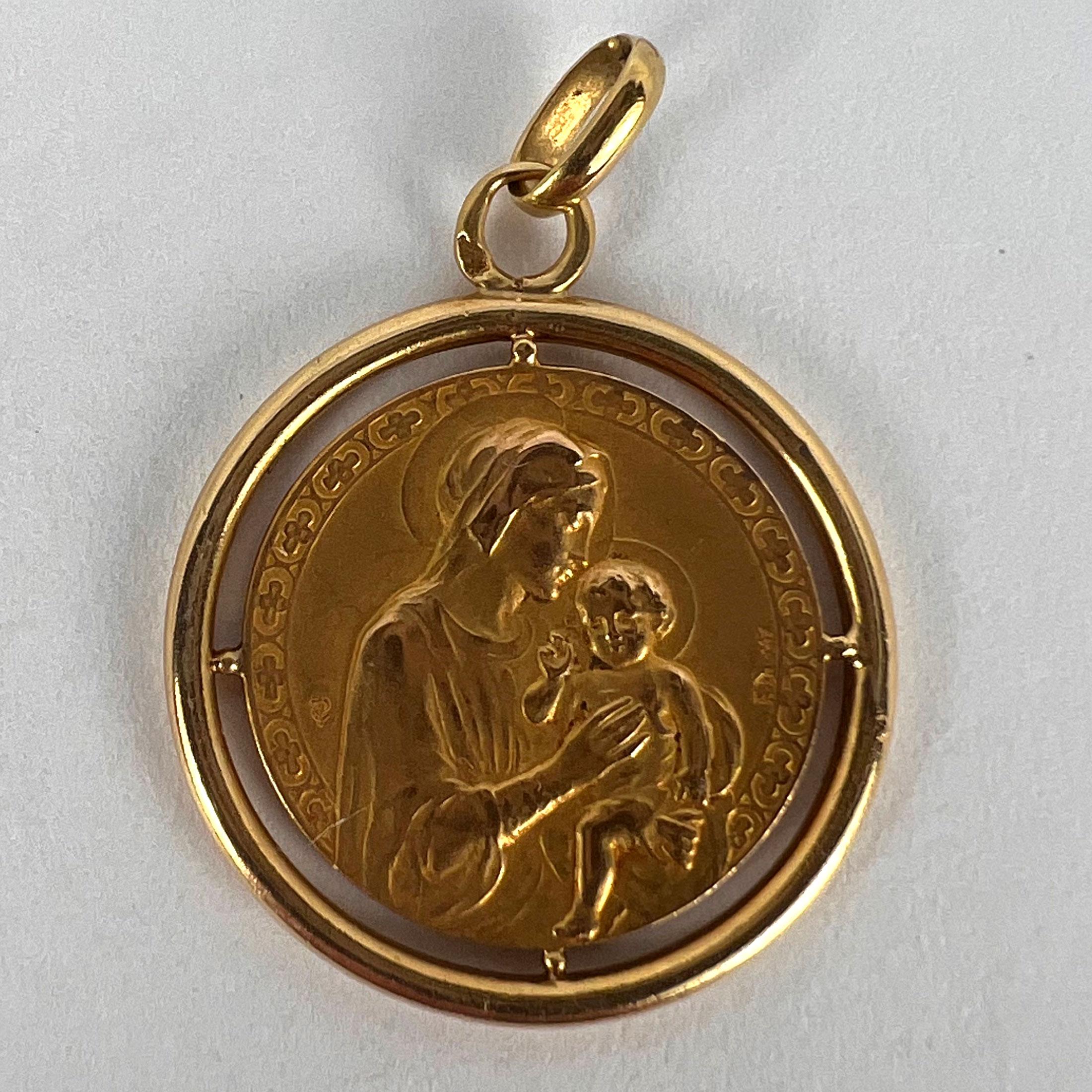 French Dropsy Madonna and Child 18K Yellow Gold Medal Pendant For Sale 7