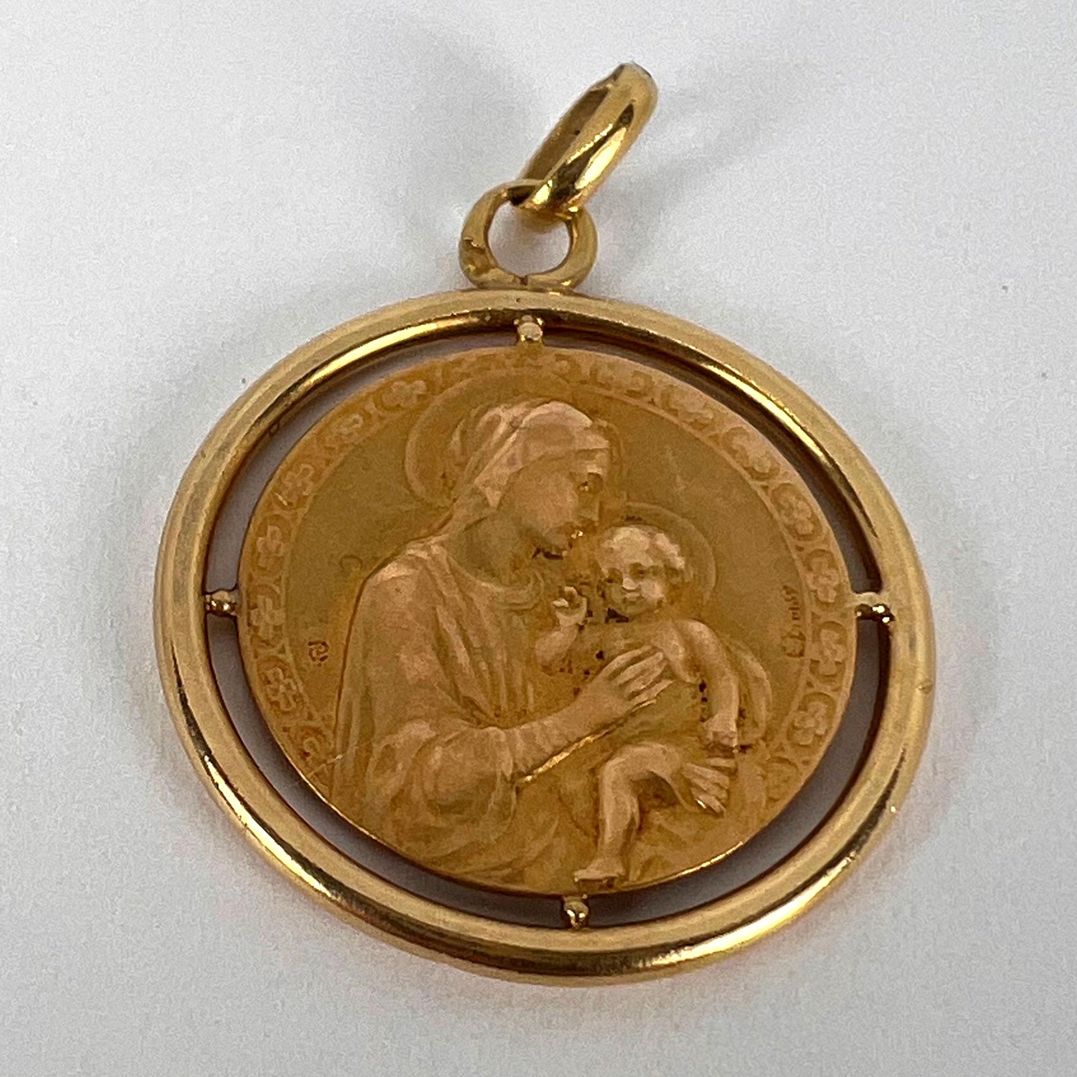 French Dropsy Madonna and Child 18K Yellow Gold Medal Pendant For Sale 8