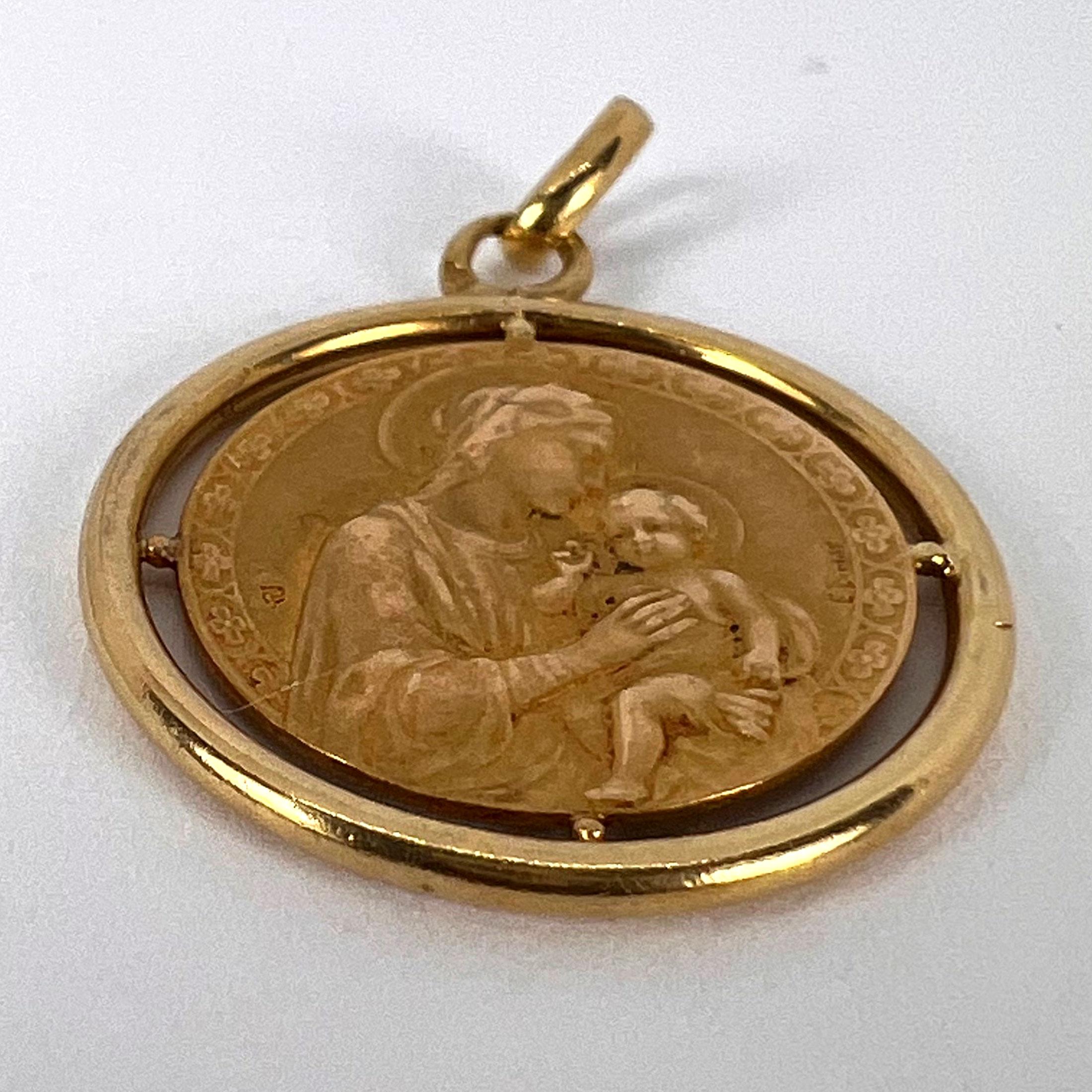 French Dropsy Madonna and Child 18K Yellow Gold Medal Pendant For Sale 9