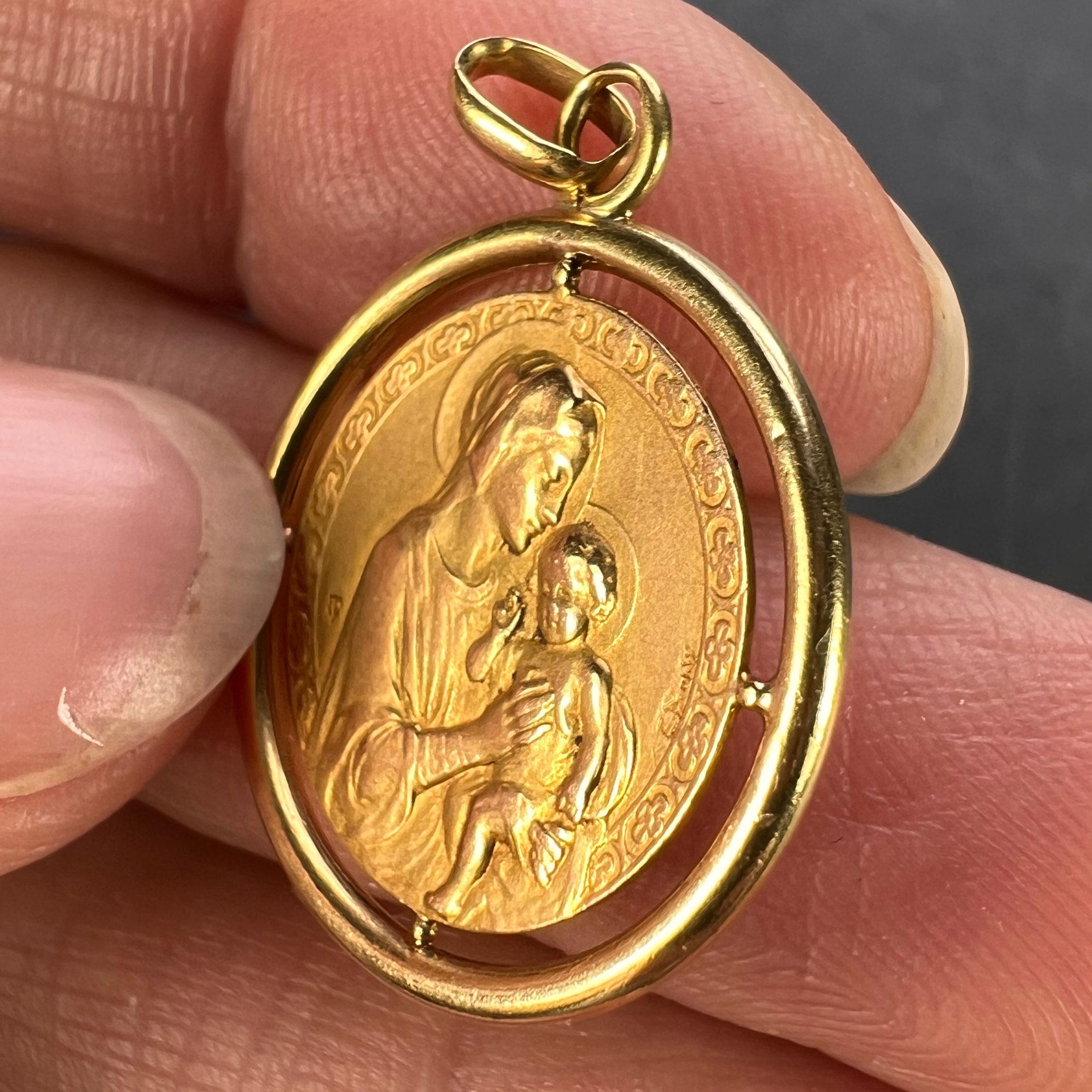 French Dropsy Madonna and Child 18K Yellow Gold Medal Pendant For Sale 2