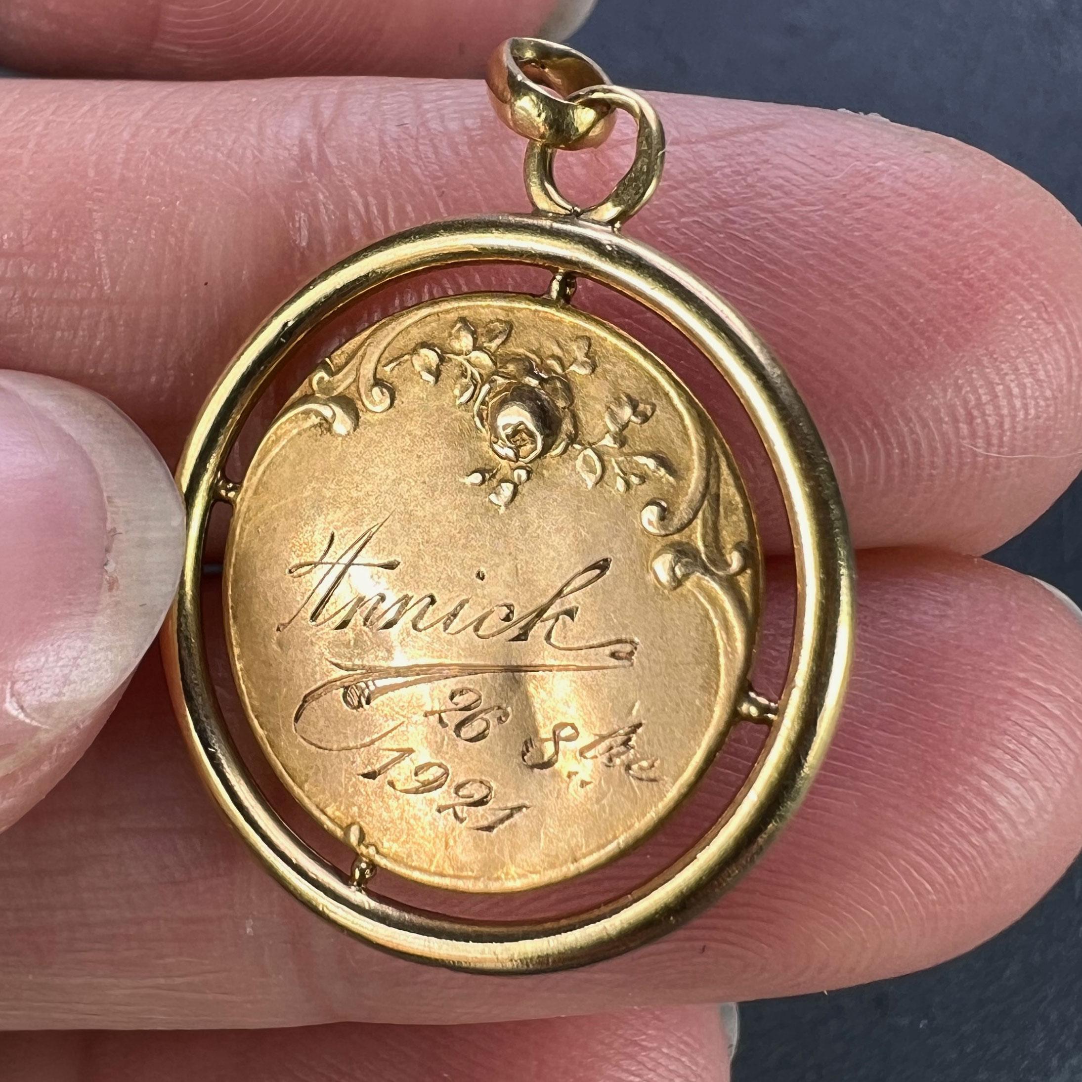 French Dropsy Madonna and Child 18K Yellow Gold Medal Pendant For Sale 4