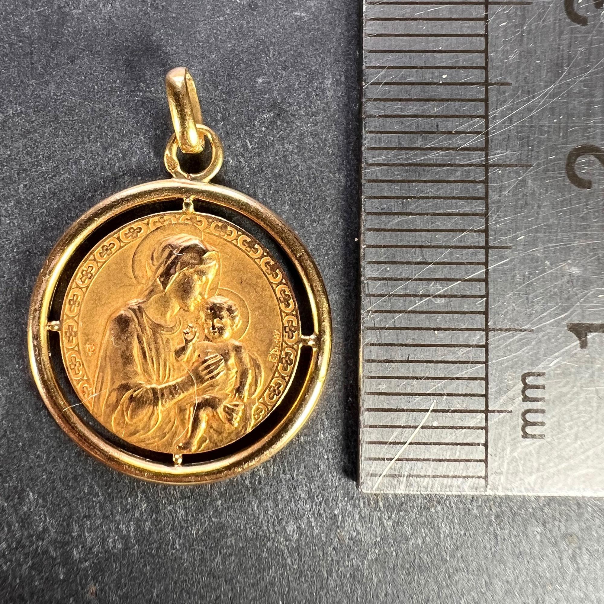 French Dropsy Madonna and Child 18K Yellow Gold Medal Pendant For Sale 5