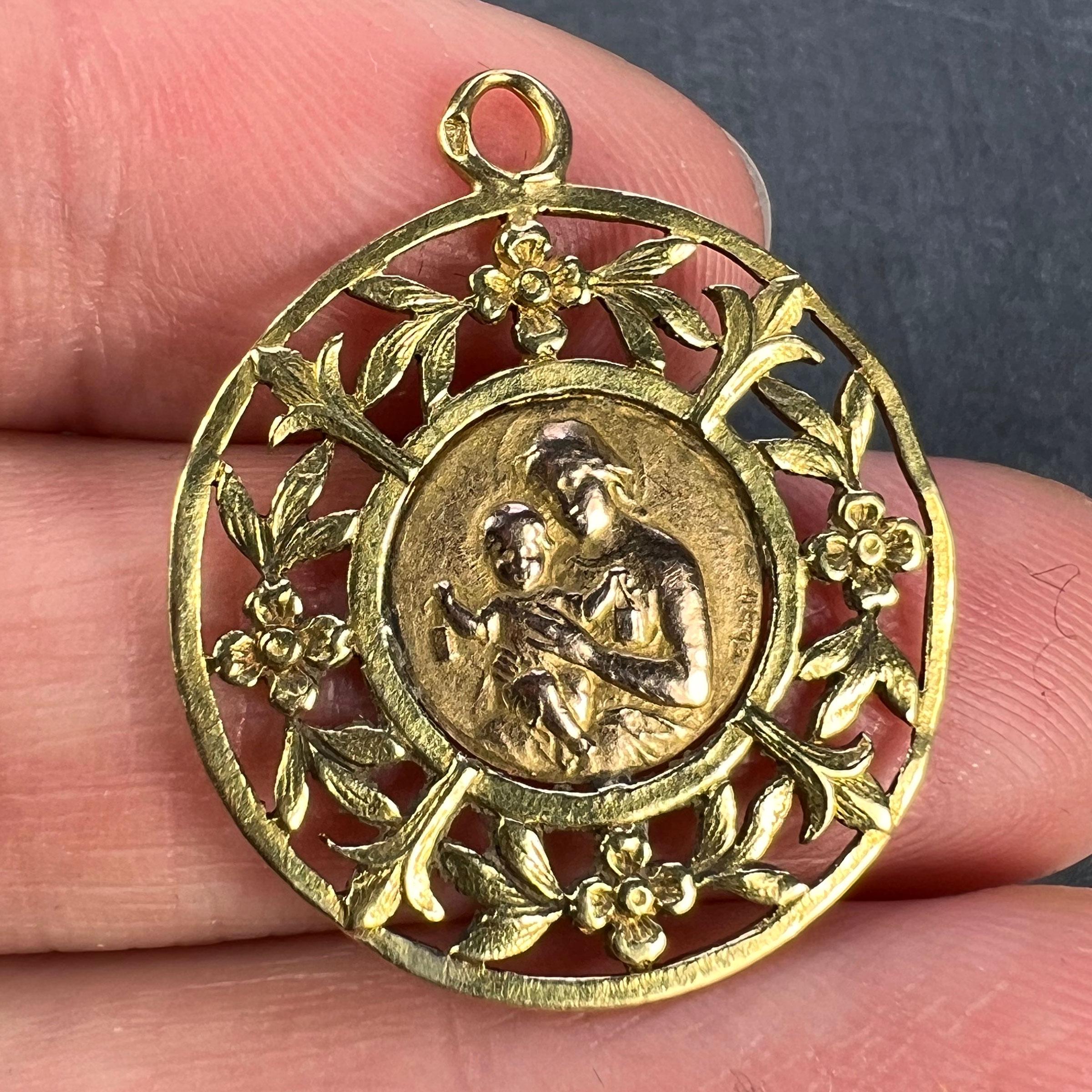 French Dropsy Madonna and Child 18K Yellow Rose Gold Charm Pendant In Good Condition For Sale In London, GB