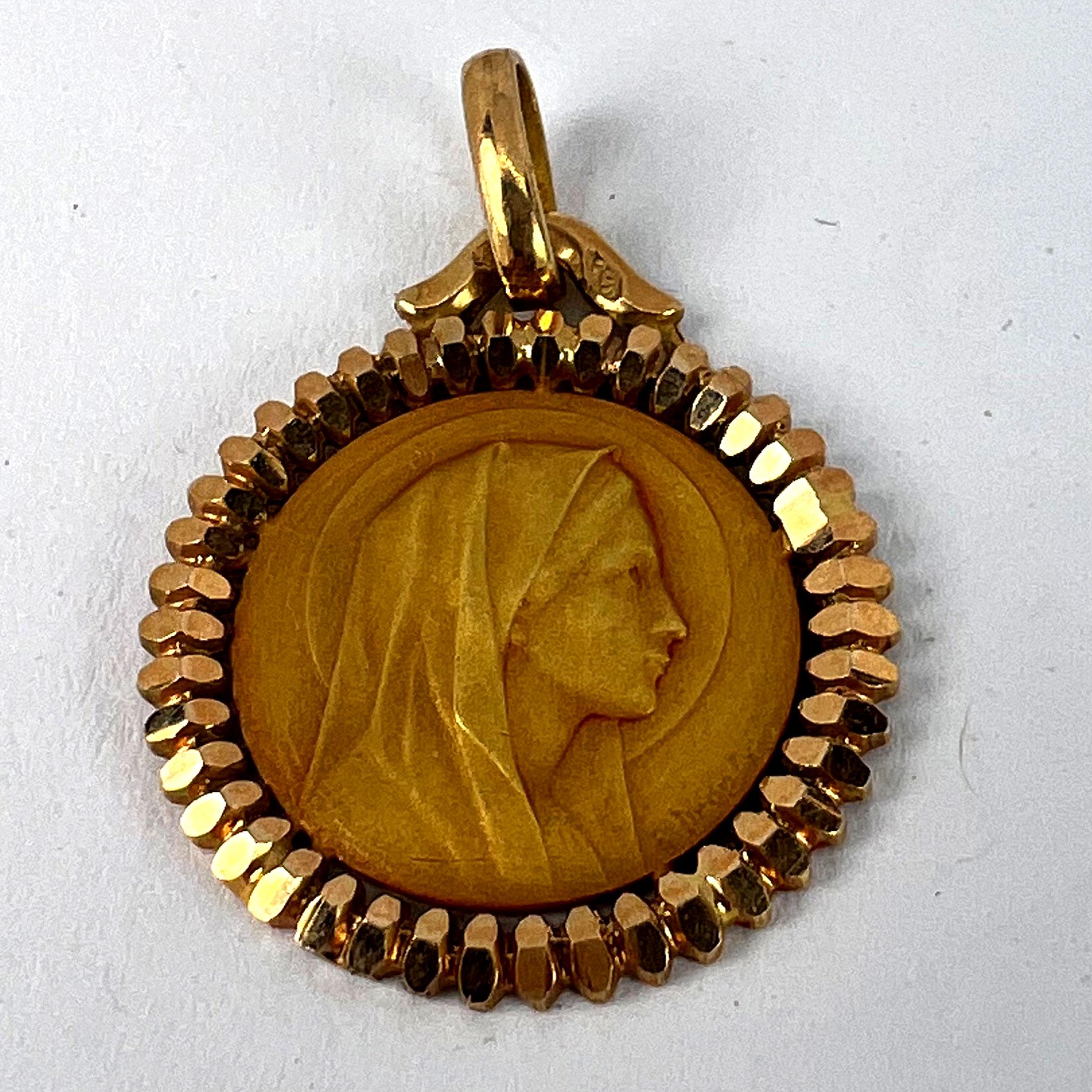 Pendentif français Dropsy Perriat Virgin Mary en or jaune 18 carats avec médaille religieuse en vente 8