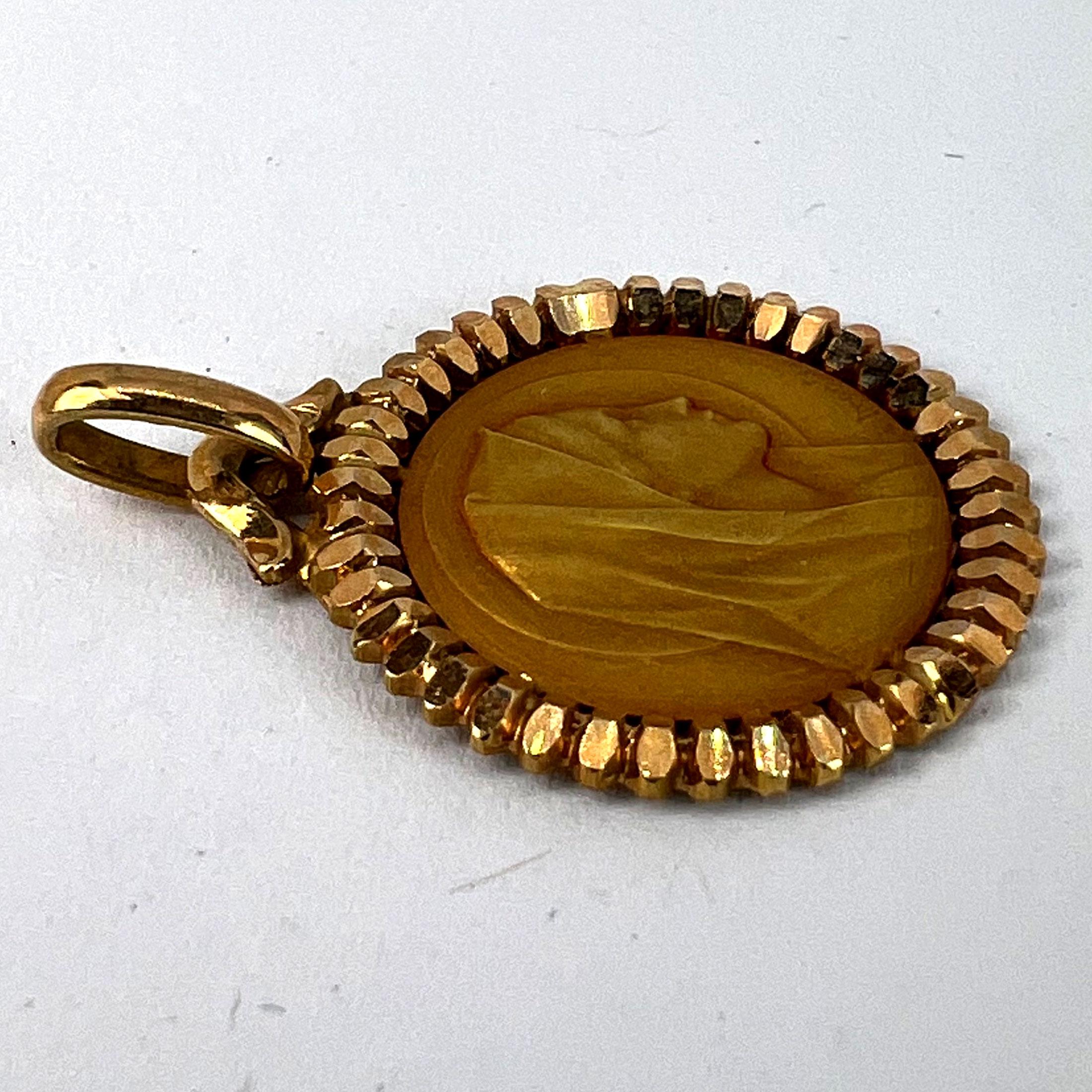 Colgante de Medalla Religiosa de Oro Amarillo de 18 quilates de la Virgen María de Perriat de Francia en venta 10