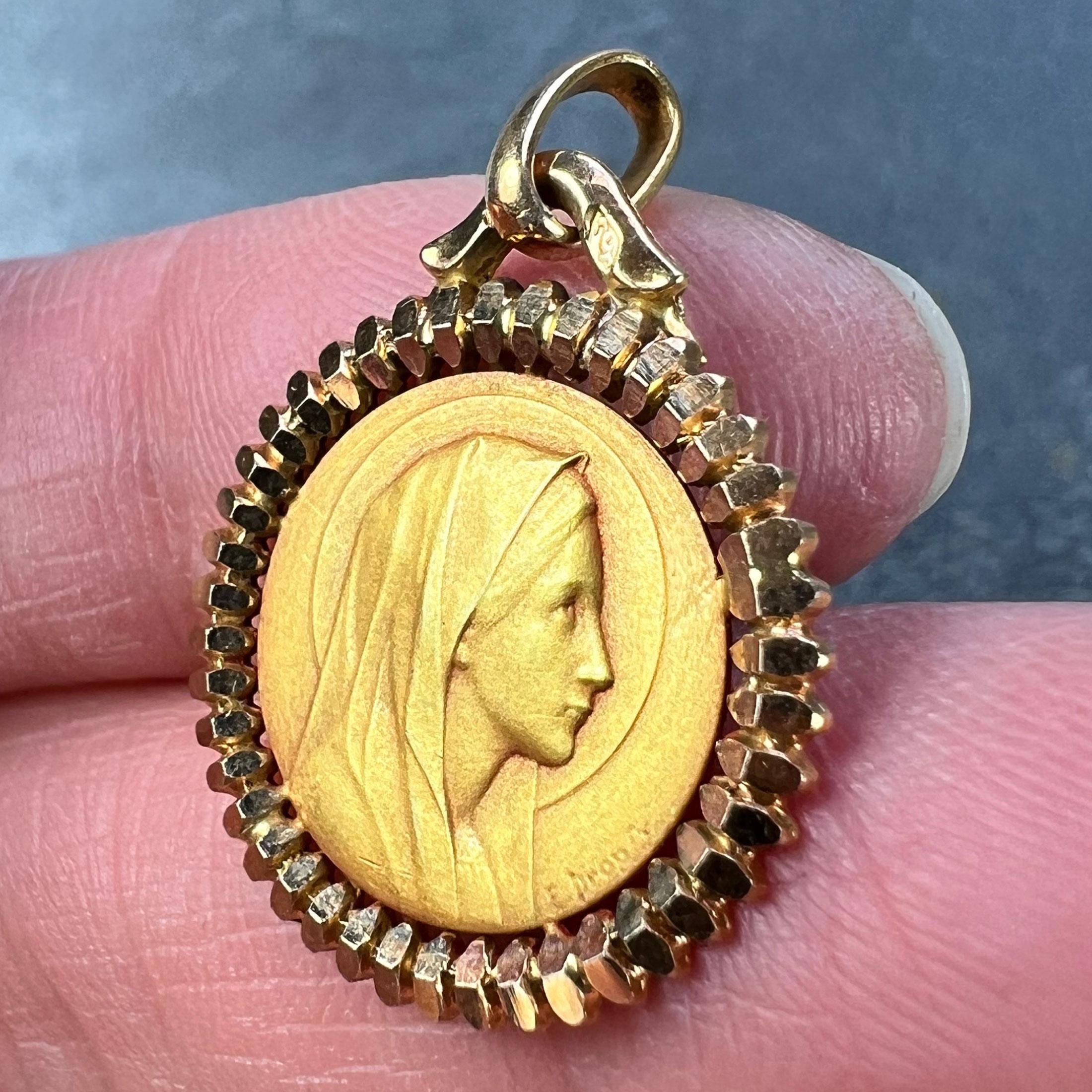 Pendentif français Dropsy Perriat Virgin Mary en or jaune 18 carats avec médaille religieuse en vente 2