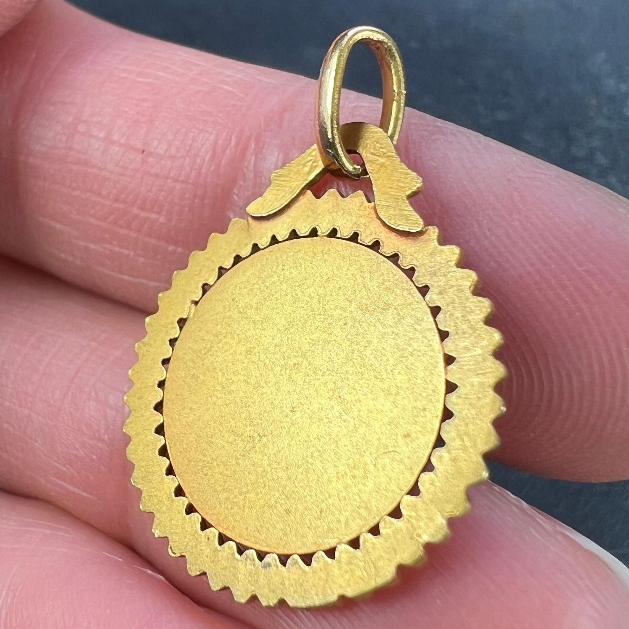 Pendentif français Dropsy Perriat Virgin Mary en or jaune 18 carats avec médaille religieuse en vente 4