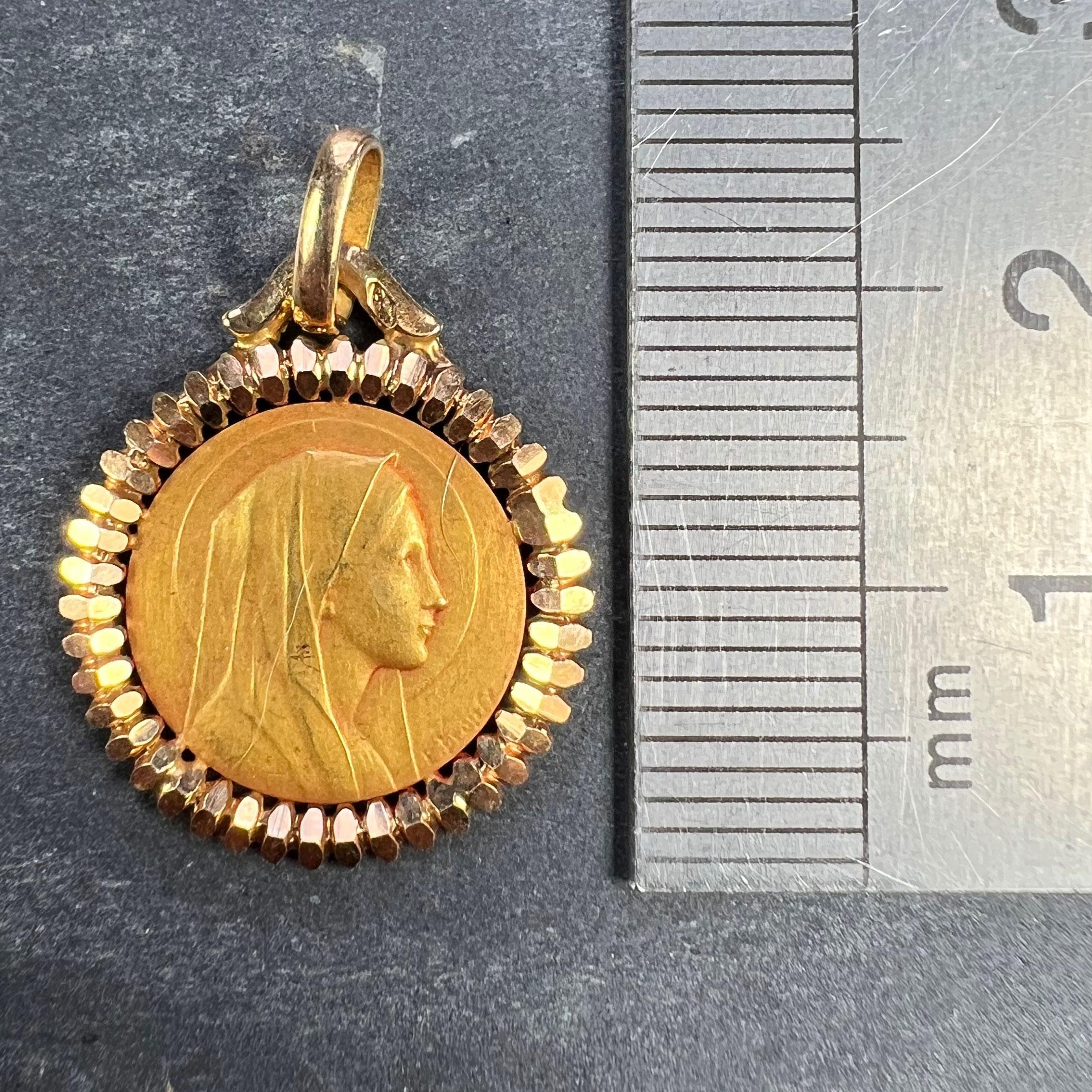 Pendentif français Dropsy Perriat Virgin Mary en or jaune 18 carats avec médaille religieuse en vente 5
