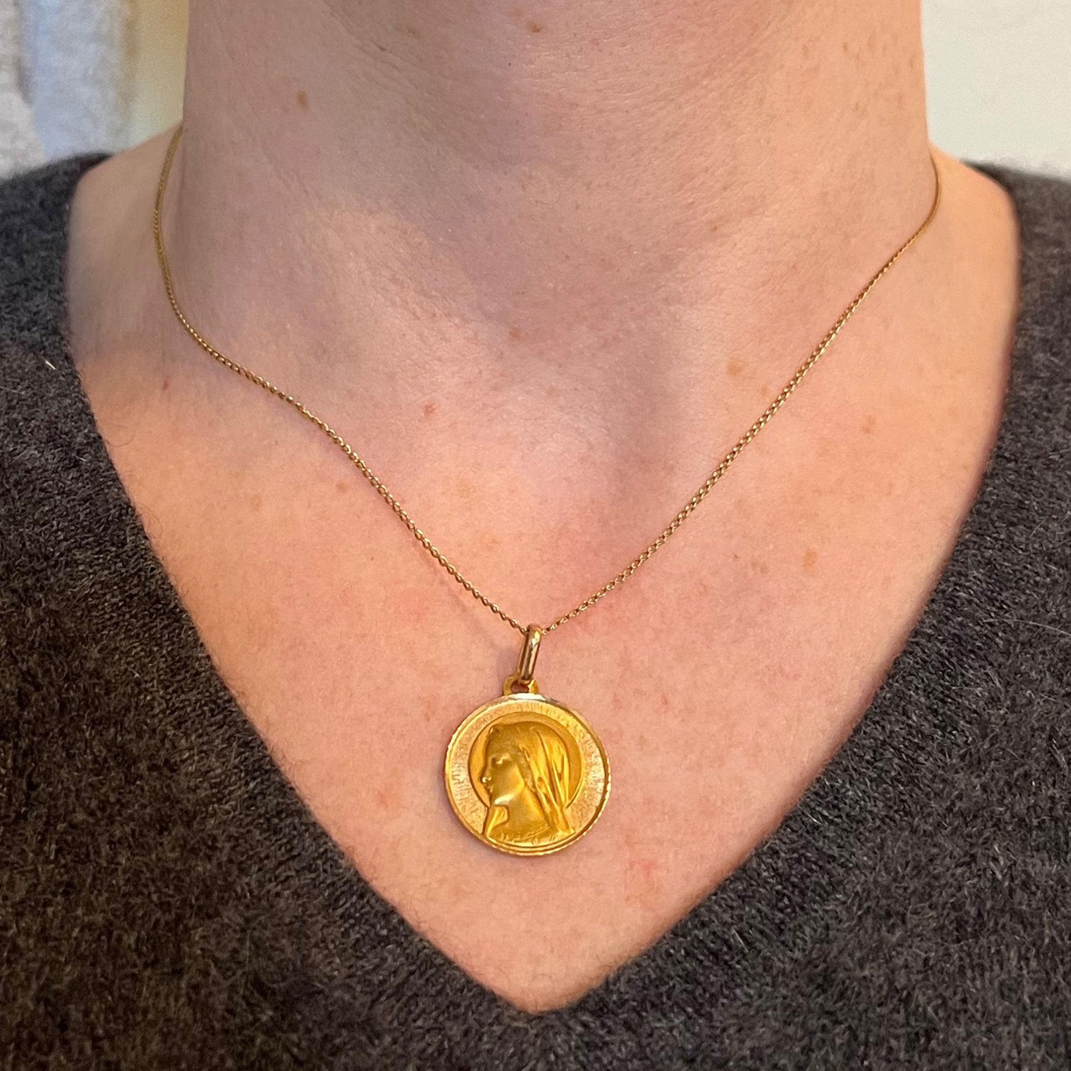 De las mujeres Colgante francés Dropsy Perroud Virgen María 18K Yellow Gold Medal en venta