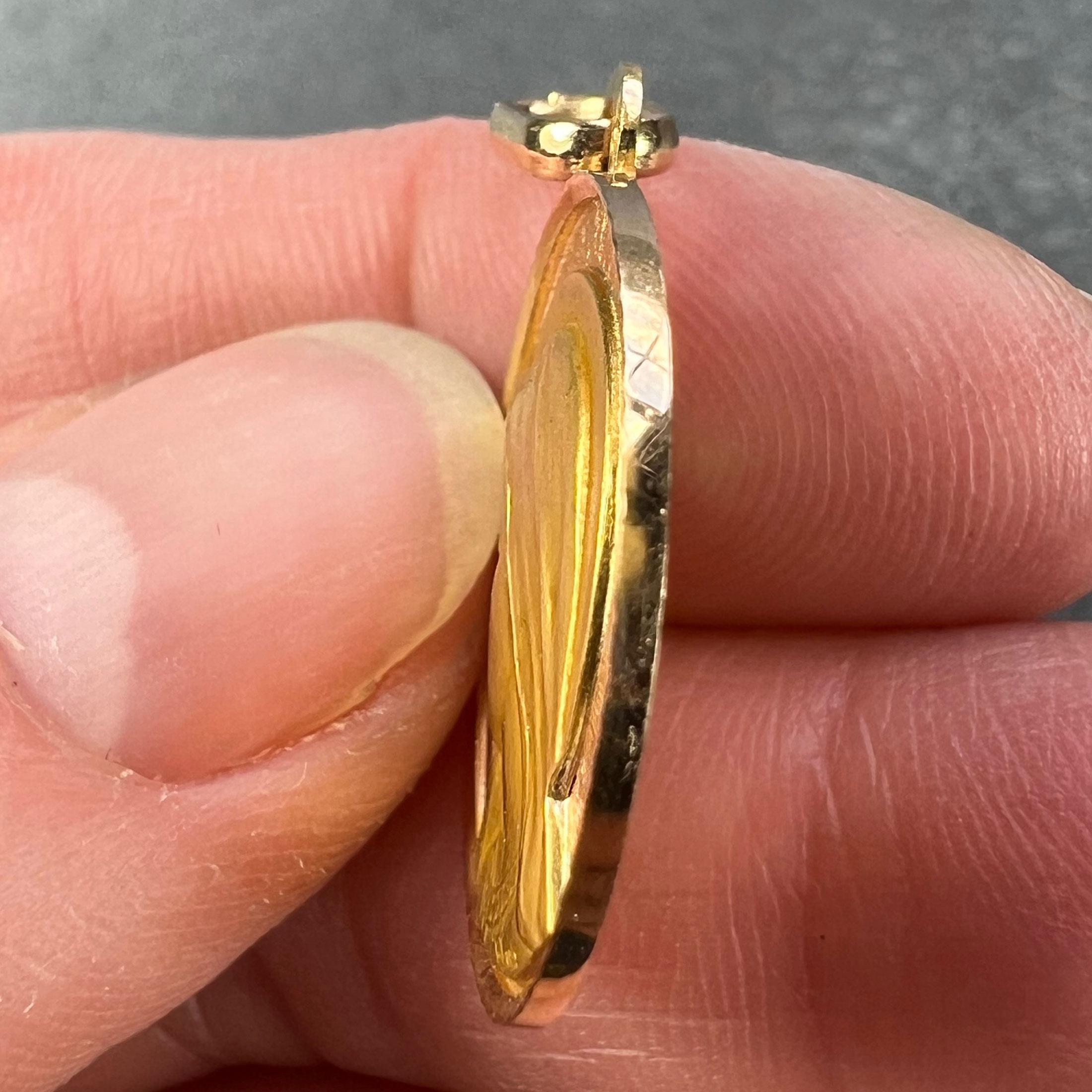 Colgante francés Dropsy Perroud Virgen María 18K Yellow Gold Medal en venta 3