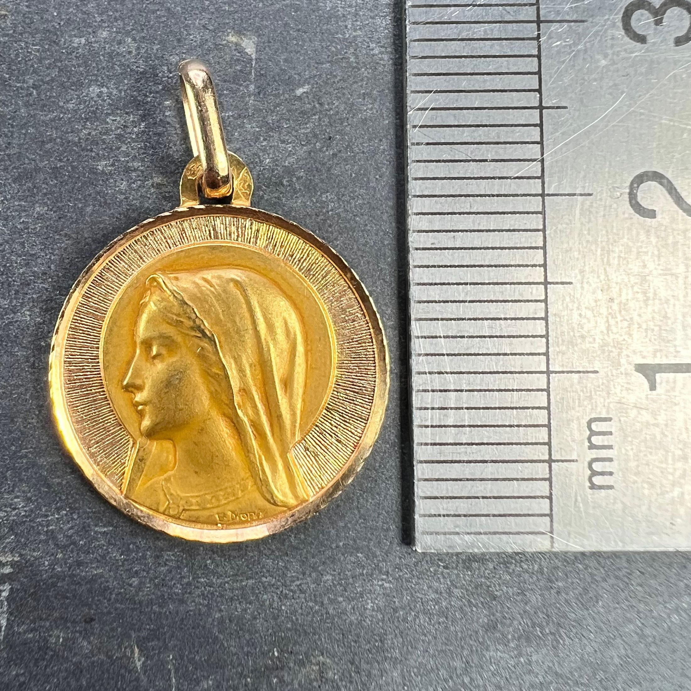 Colgante francés Dropsy Perroud Virgen María 18K Yellow Gold Medal en venta 5