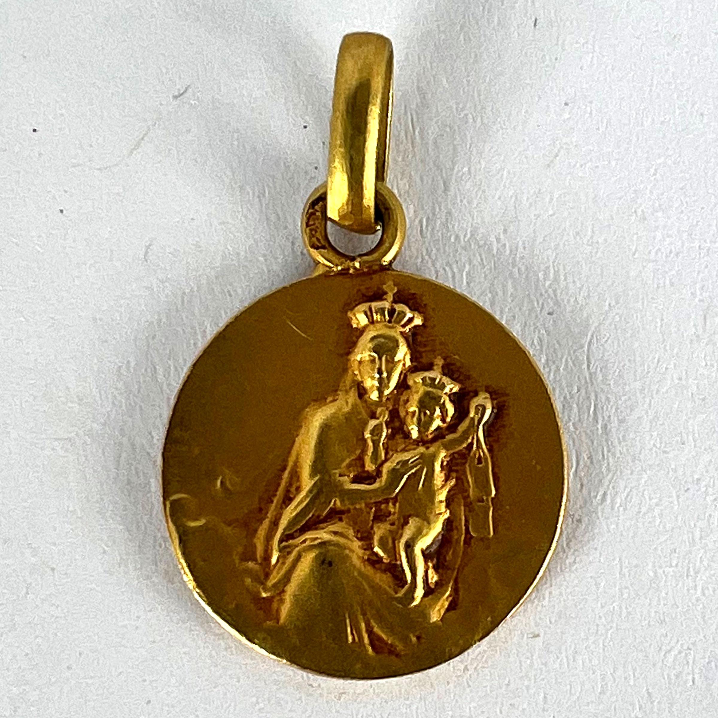 Pendentif Médaille en or jaune 18K avec le Sacré-Cœur de la Madonna & Child en vente 7
