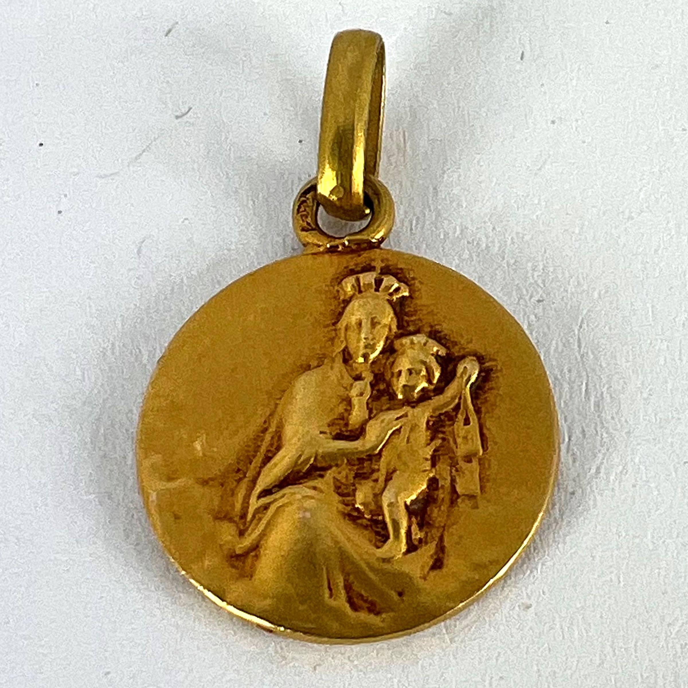 French Dropsy Sacred Heart Madonna and Child 18K Yellow Gold Medal Pendant For Sale 7