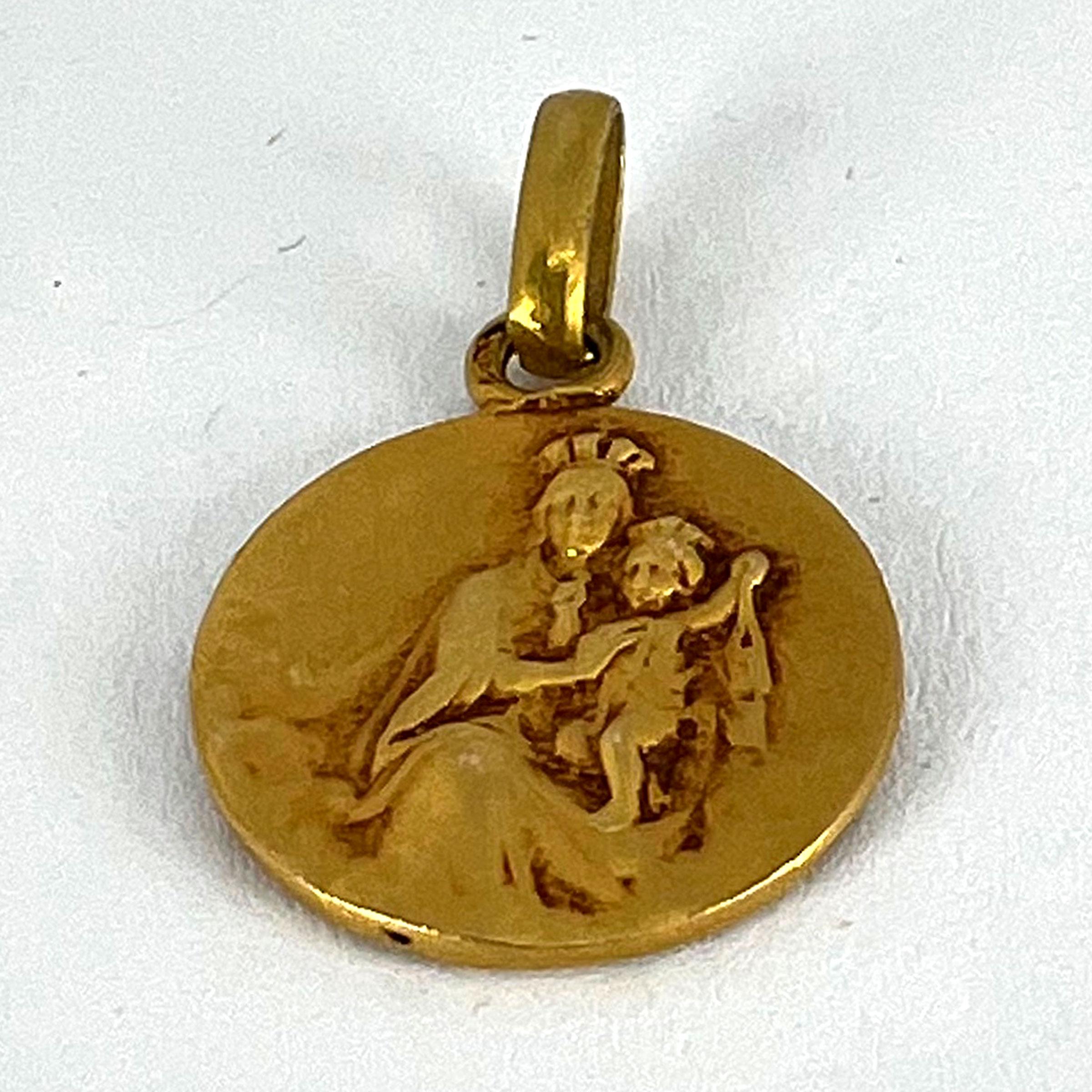 French Dropsy Sacred Heart Madonna and Child 18K Yellow Gold Medal Pendant For Sale 8