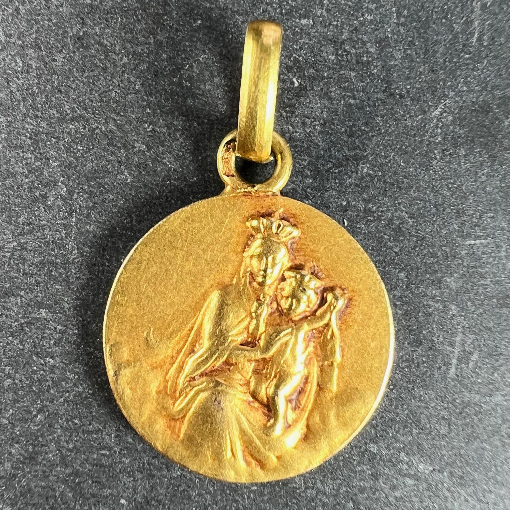 Pendentif Médaille en or jaune 18K avec le Sacré-Cœur de la Madonna & Child Bon état - En vente à London, GB