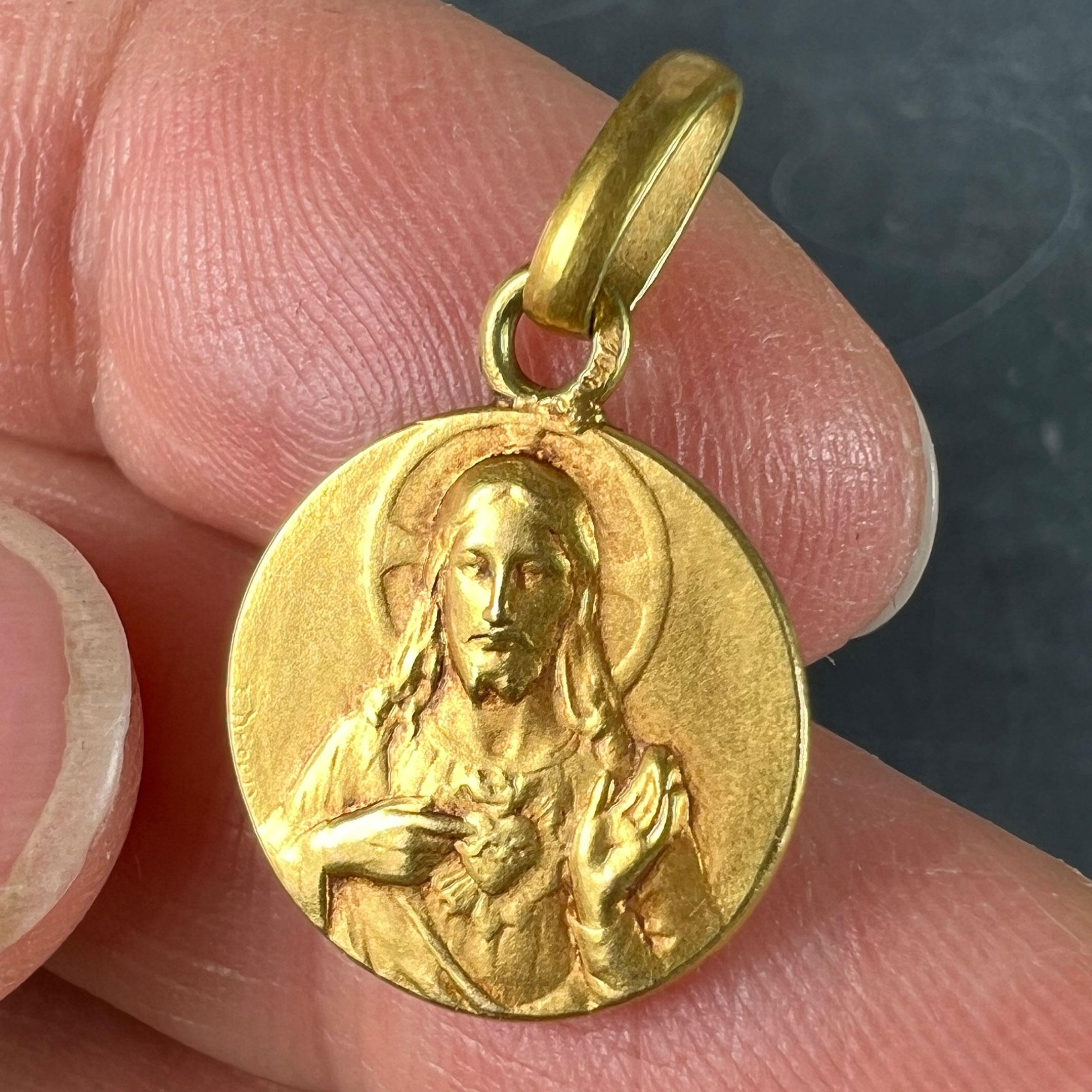 French Dropsy Sacred Heart Madonna and Child 18K Yellow Gold Medal Pendant For Sale 1