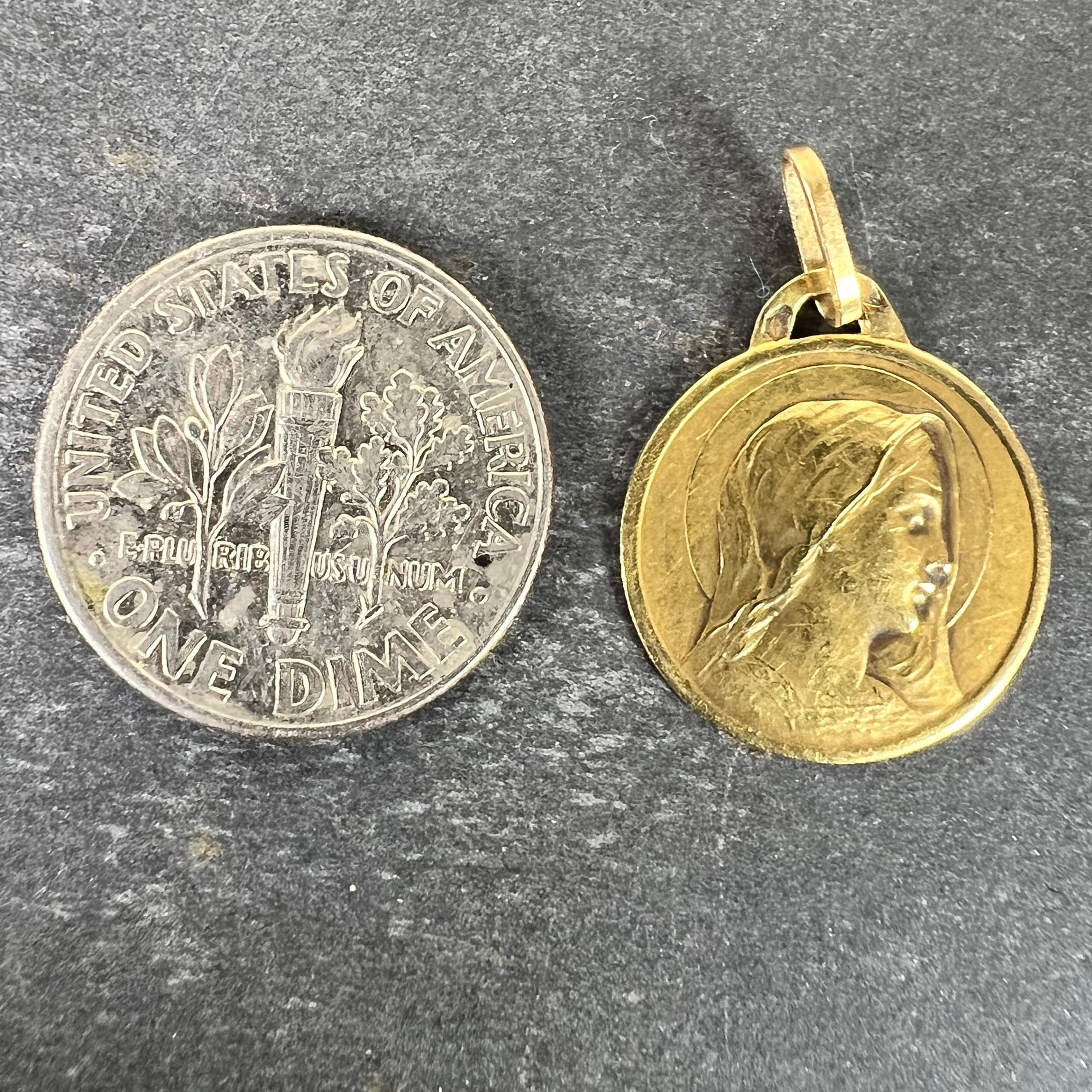 Pendentif en or jaune 18K avec breloque en forme de médaille de la Vierge de Dropsy française en vente 6