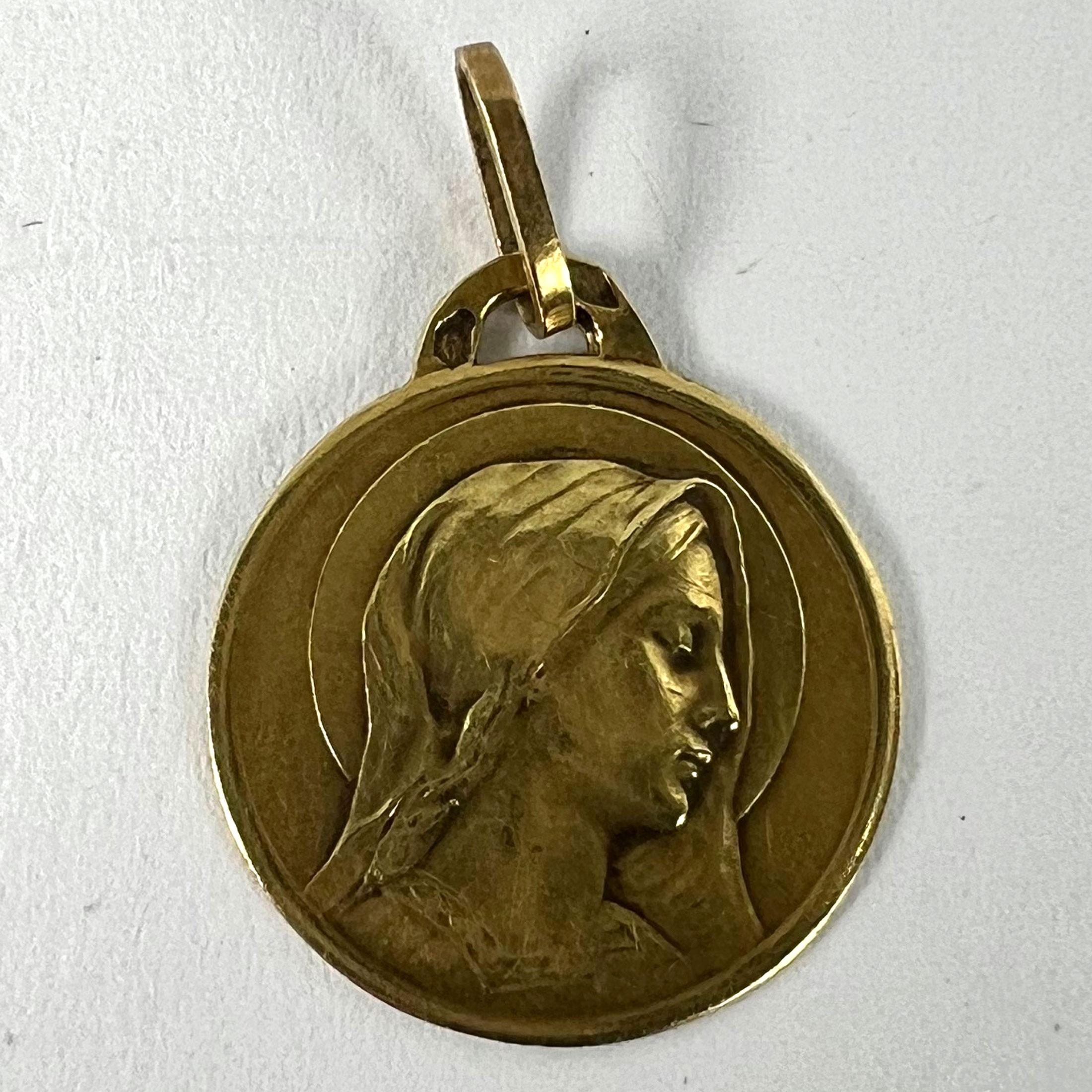 Pendentif en or jaune 18K avec breloque en forme de médaille de la Vierge de Dropsy française en vente 7