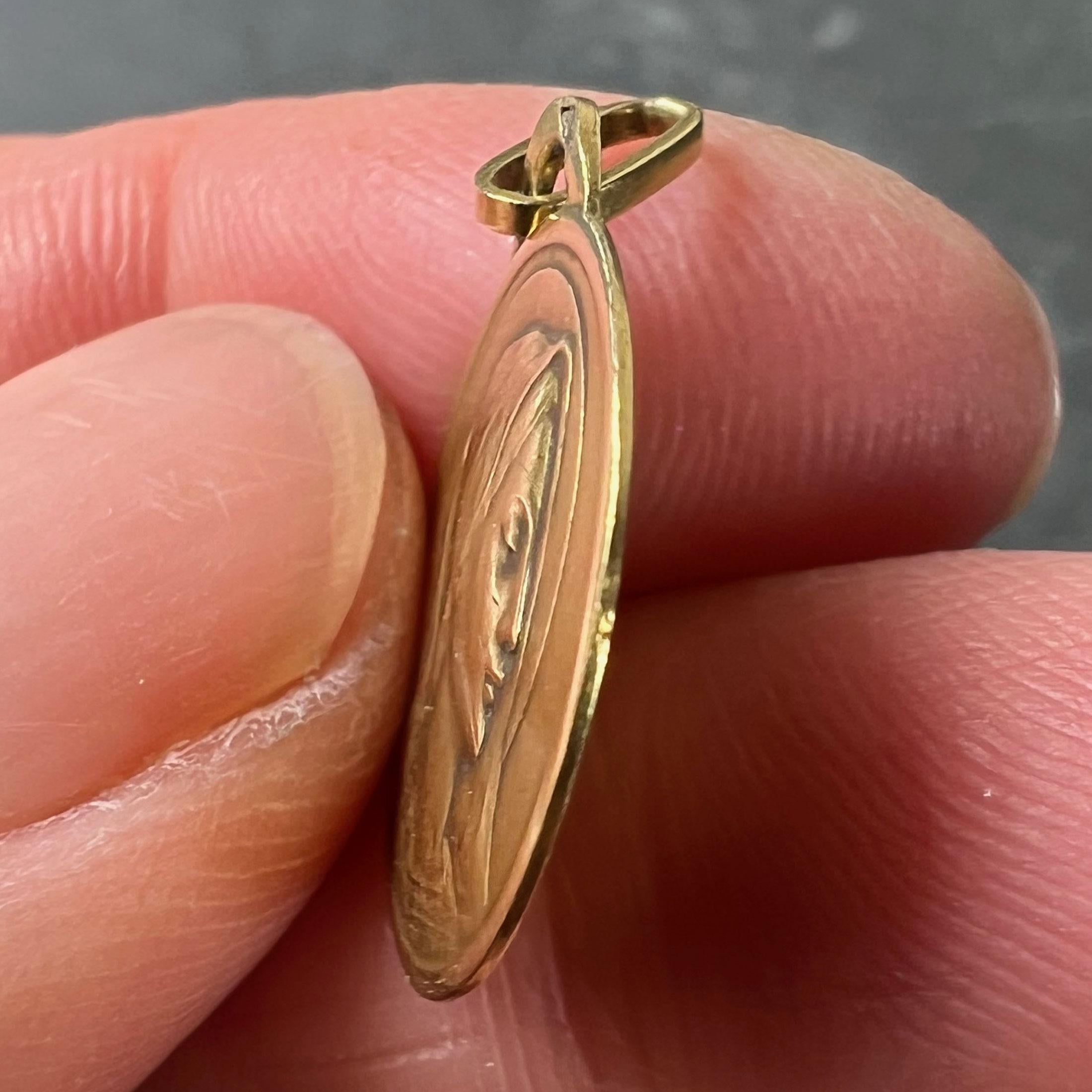 Pendentif en or jaune 18K avec breloque en forme de médaille de la Vierge de Dropsy française en vente 3
