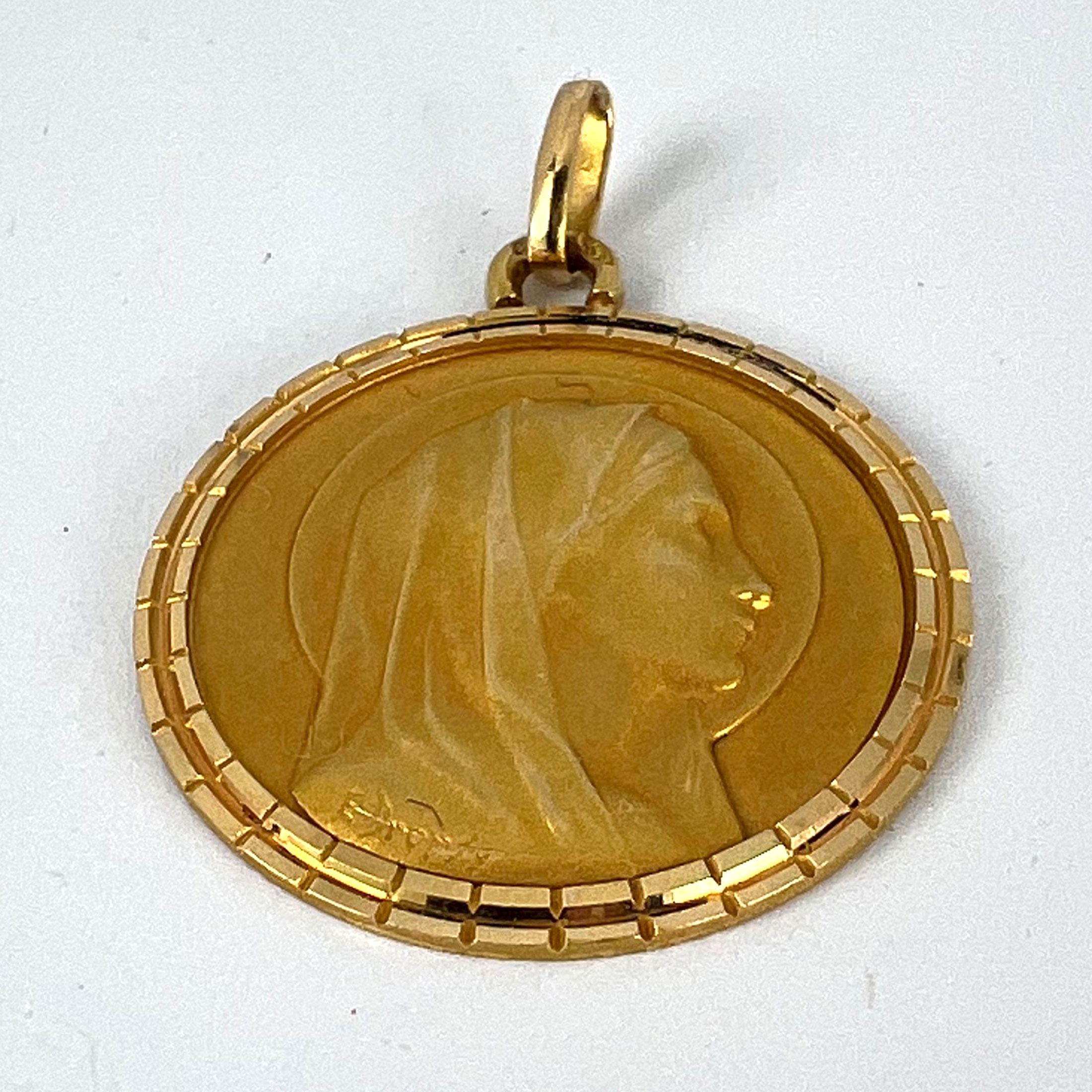 French Dropsy Virgin Mary 18K Yellow Gold Medal Pendant For Sale 9