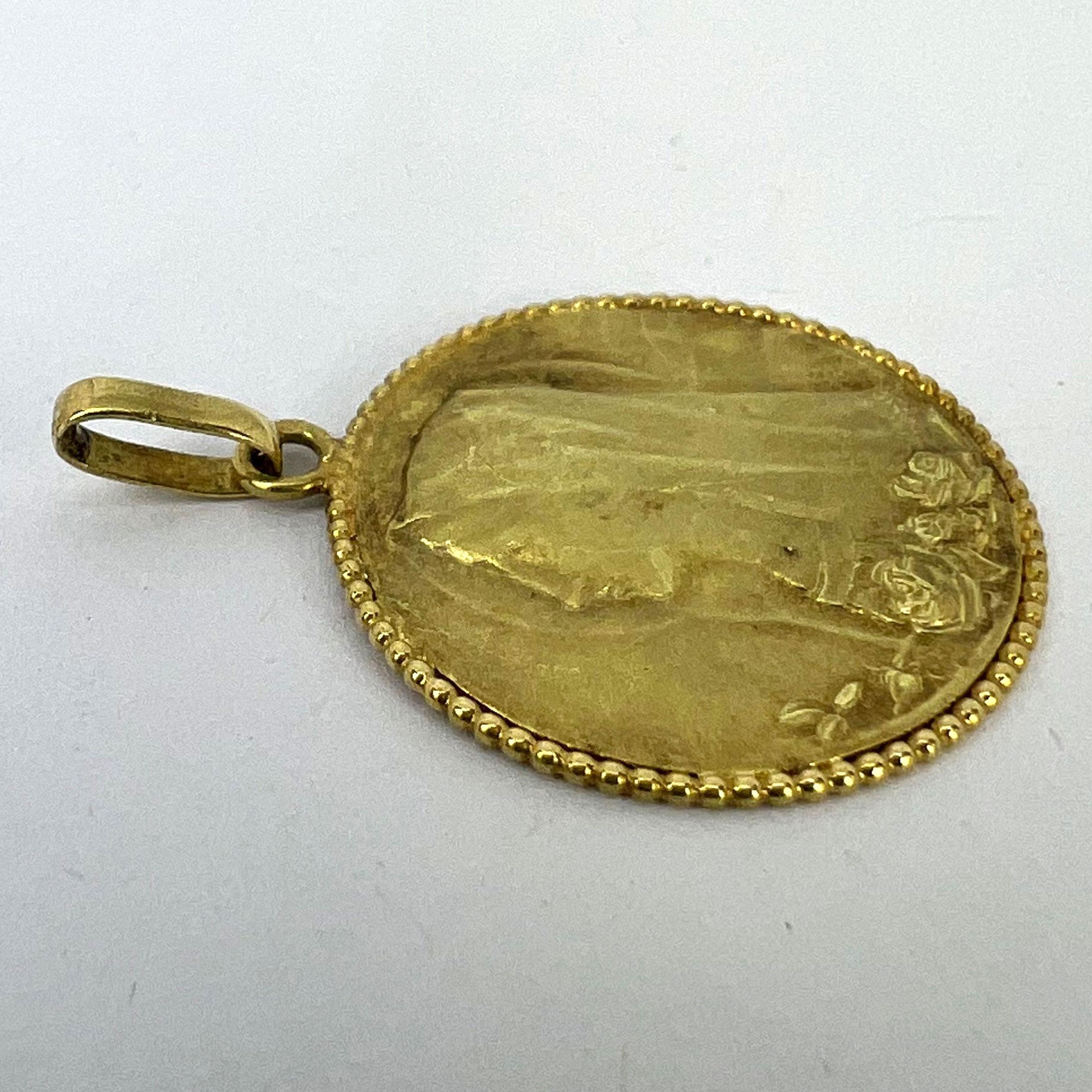French Dropsy Virgin Mary 18K Yellow Gold Medal Pendant For Sale 10