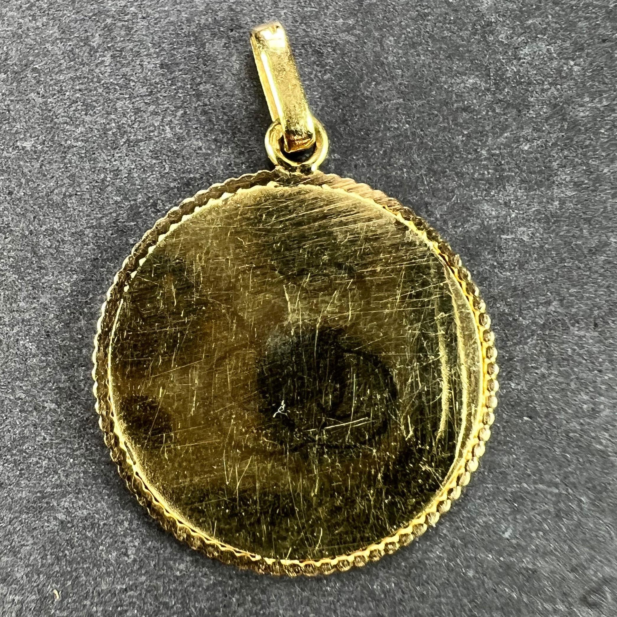 French Dropsy Virgin Mary 18K Yellow Gold Medal Pendant In Good Condition For Sale In London, GB