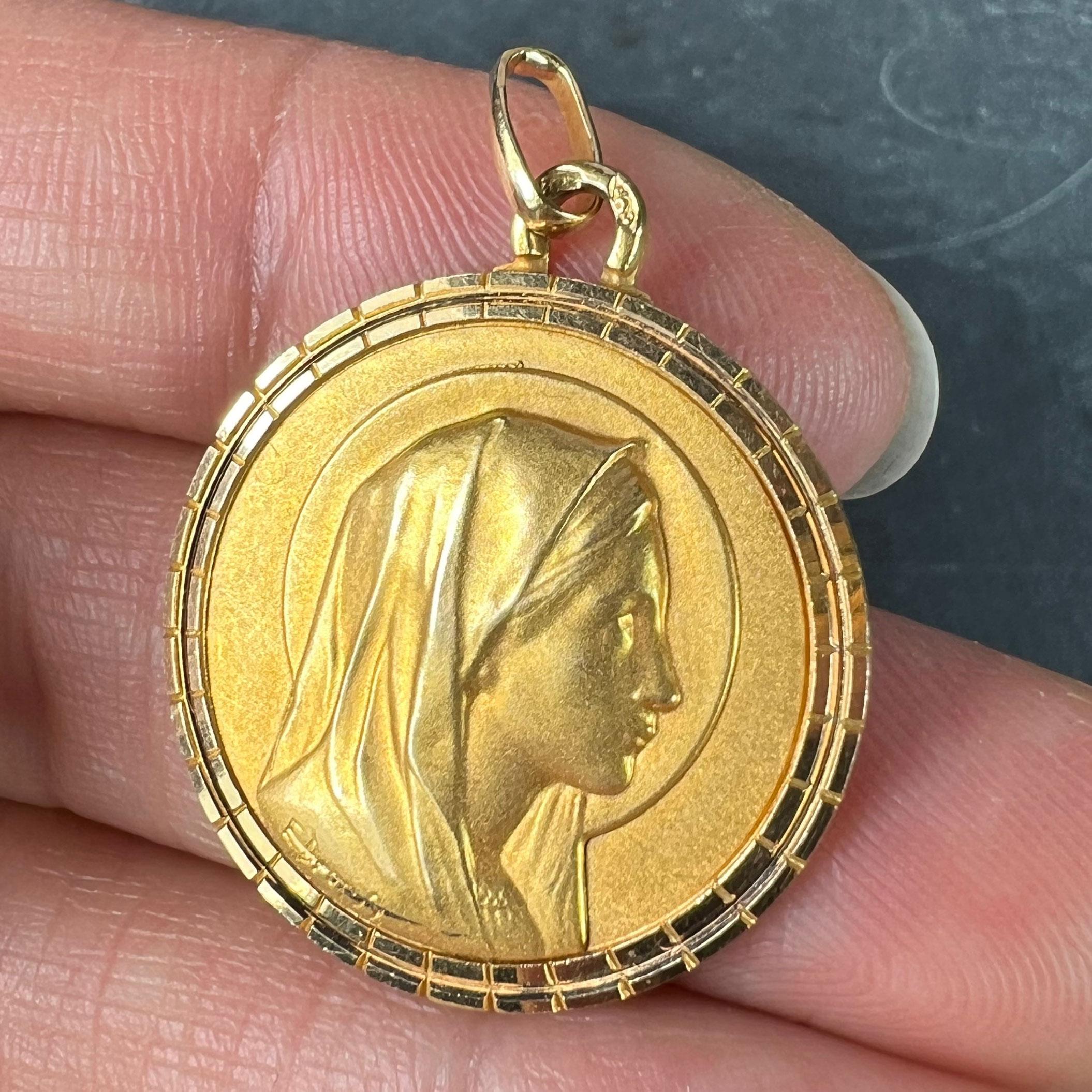 French Dropsy Virgin Mary 18K Yellow Gold Medal Pendant For Sale 1