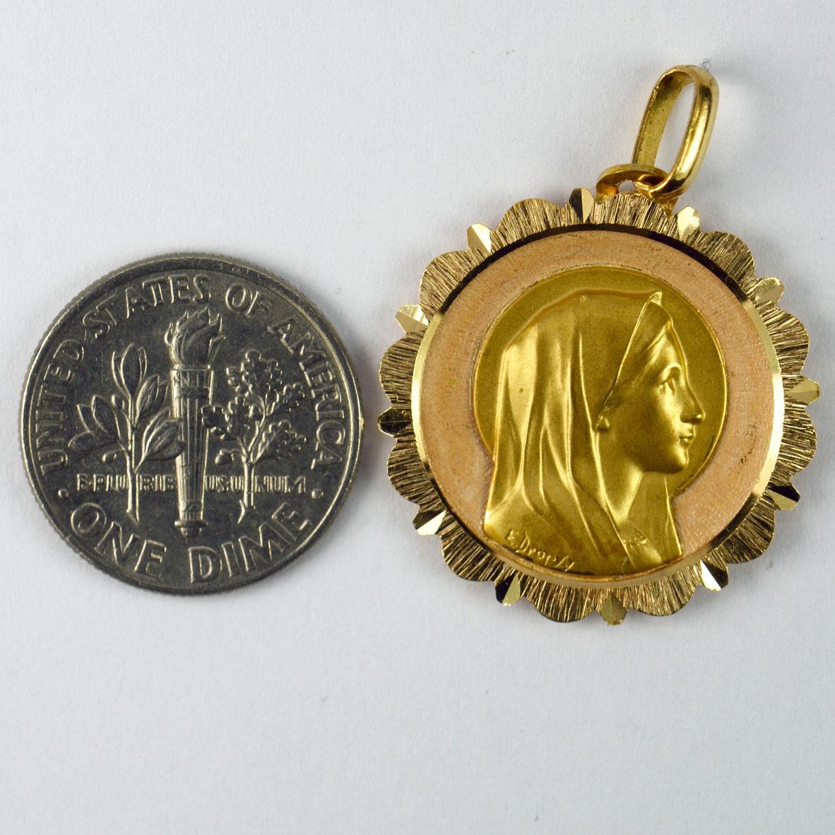 French Dropsy Virgin Mary 18k Yellow Gold Medal Pendant In Excellent Condition For Sale In London, GB