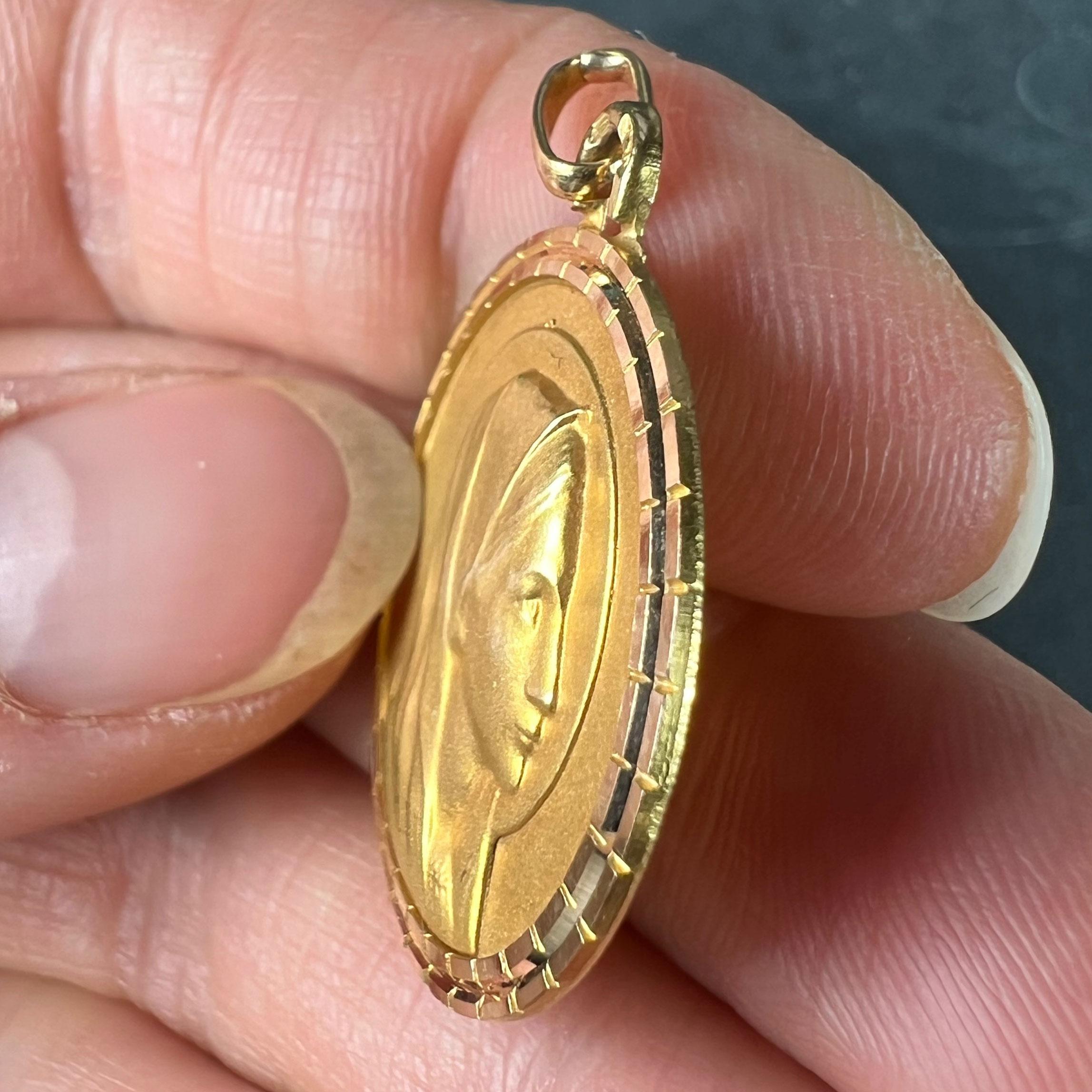 French Dropsy Virgin Mary 18K Yellow Gold Medal Pendant For Sale 3