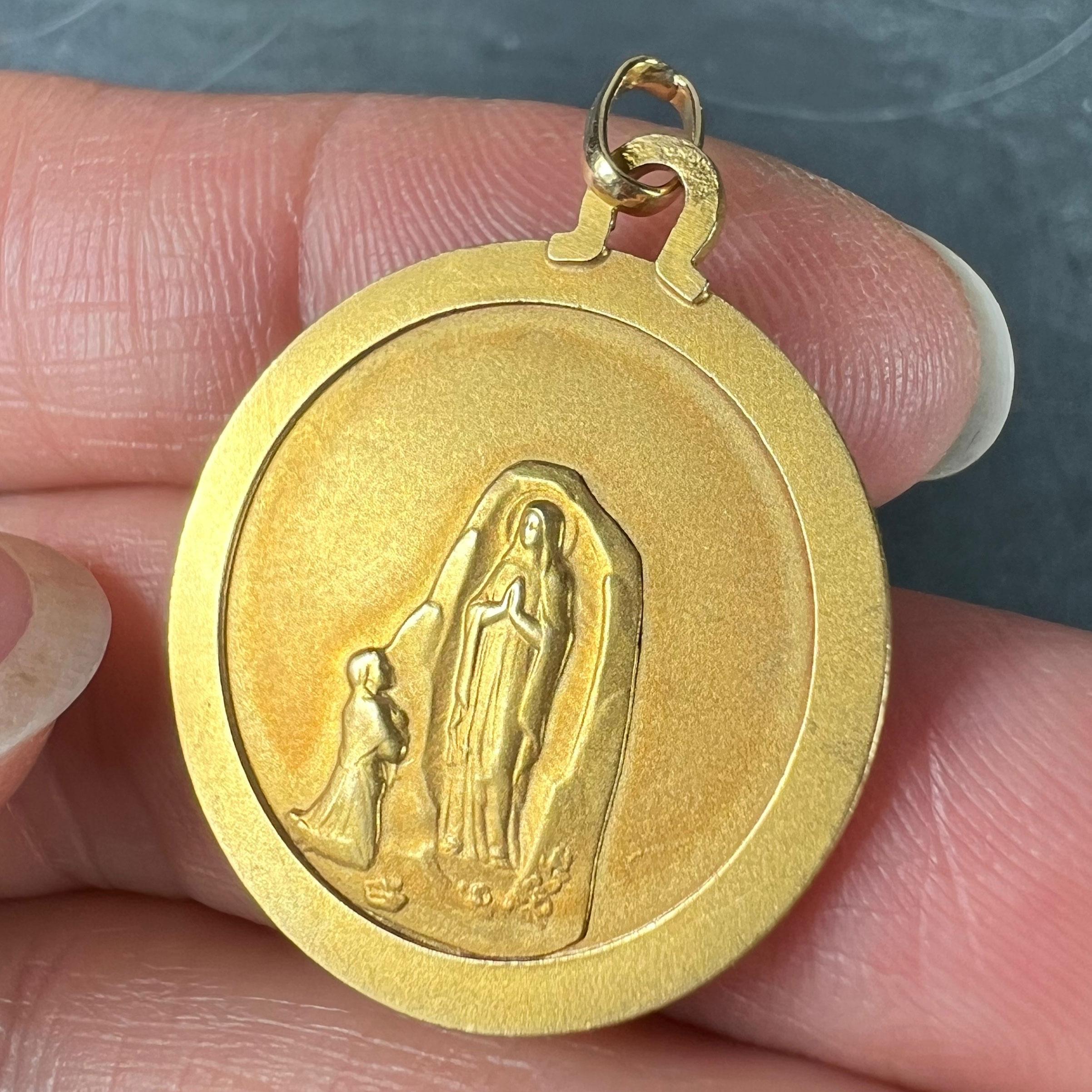 French Dropsy Virgin Mary 18K Yellow Gold Medal Pendant For Sale 4
