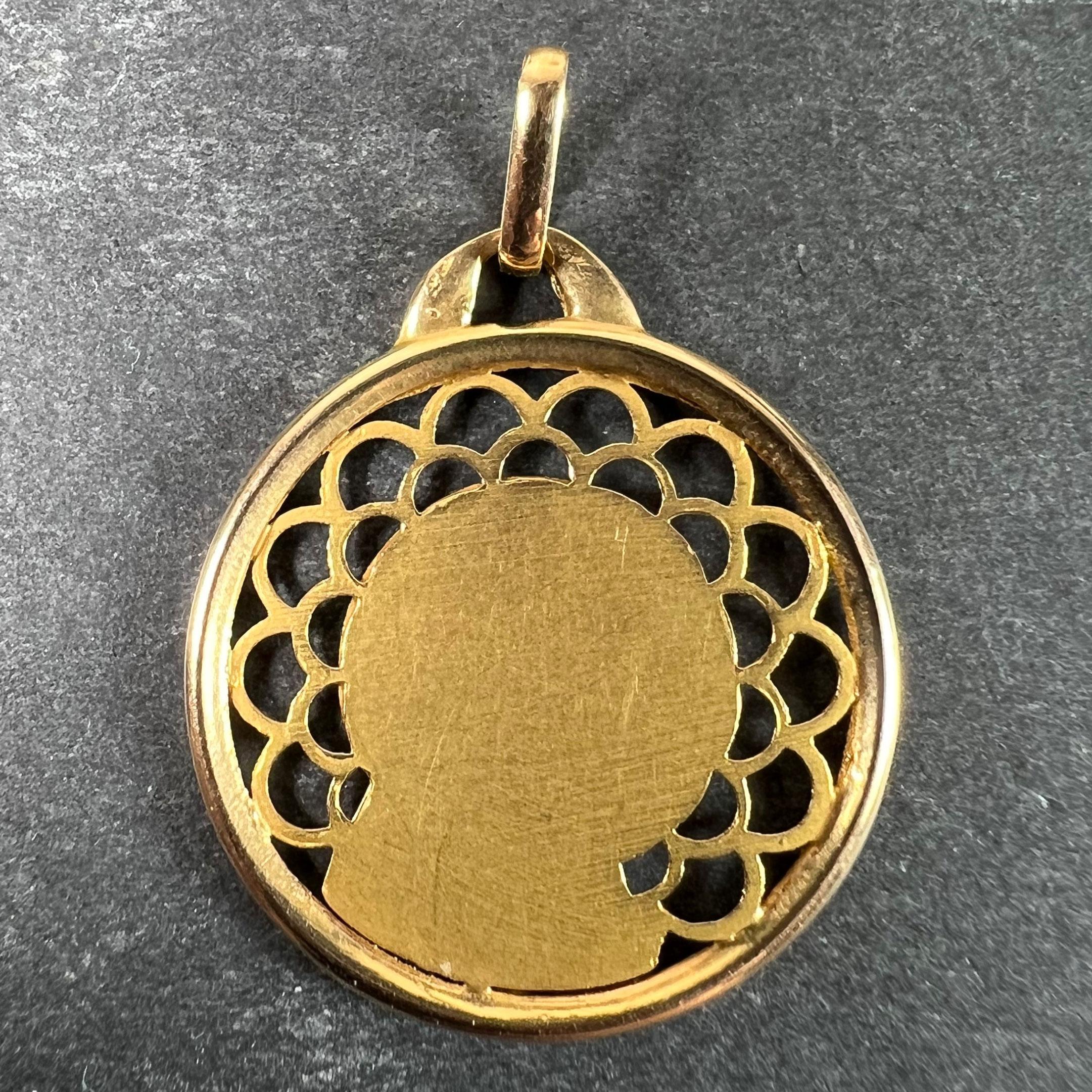 French Dropsy Virgin Mary 18K Yellow Gold Pierced Medal Charm Pendant In Good Condition For Sale In London, GB