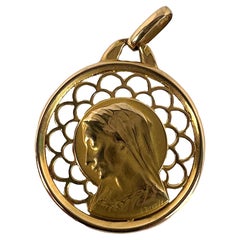 Colgante con medalla perforada de oro amarillo de 18 quilates de la Virgen María gótica francesa