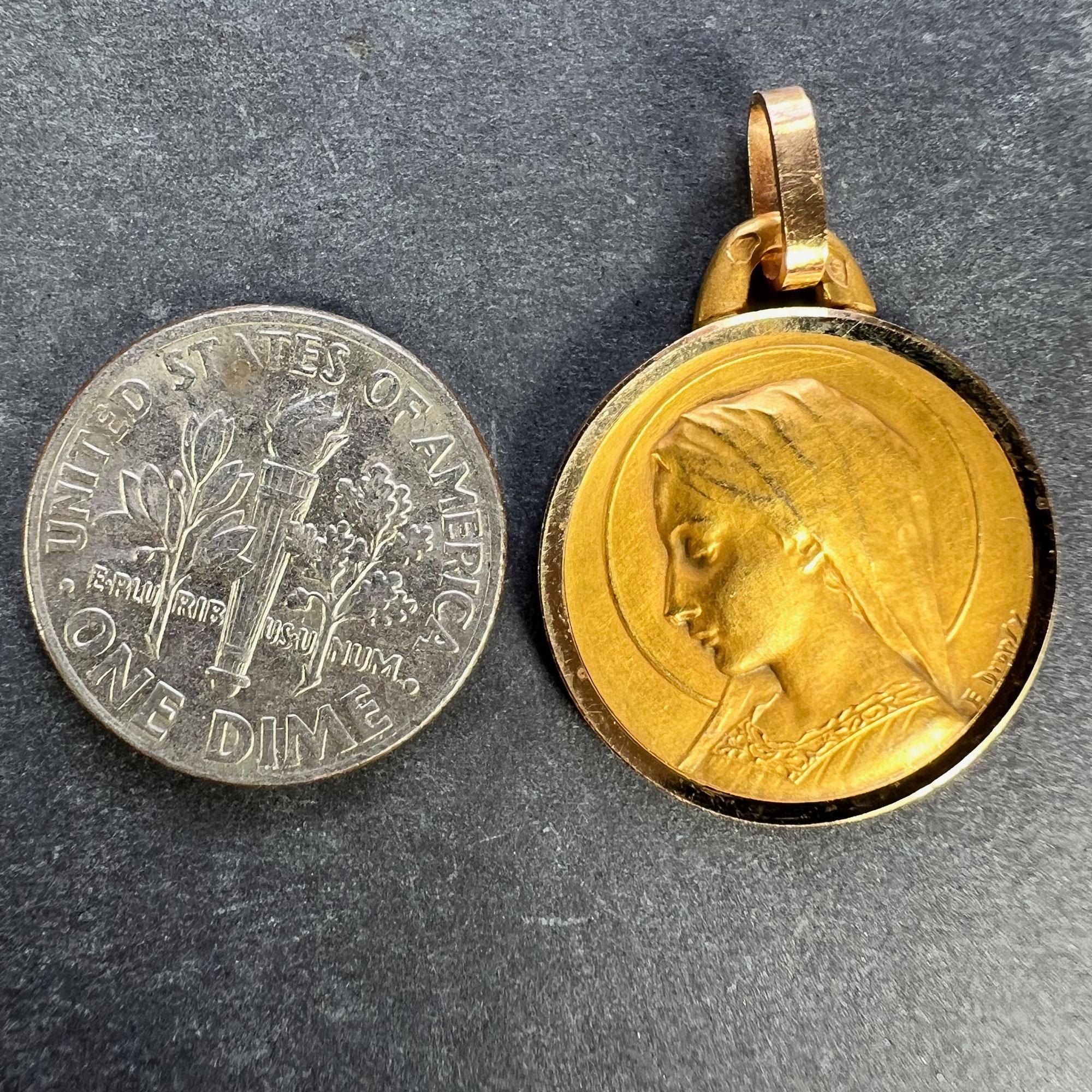 French Dropsy Virgin Mary 18K Yellow Gold Religious Medal Pendant For Sale 4