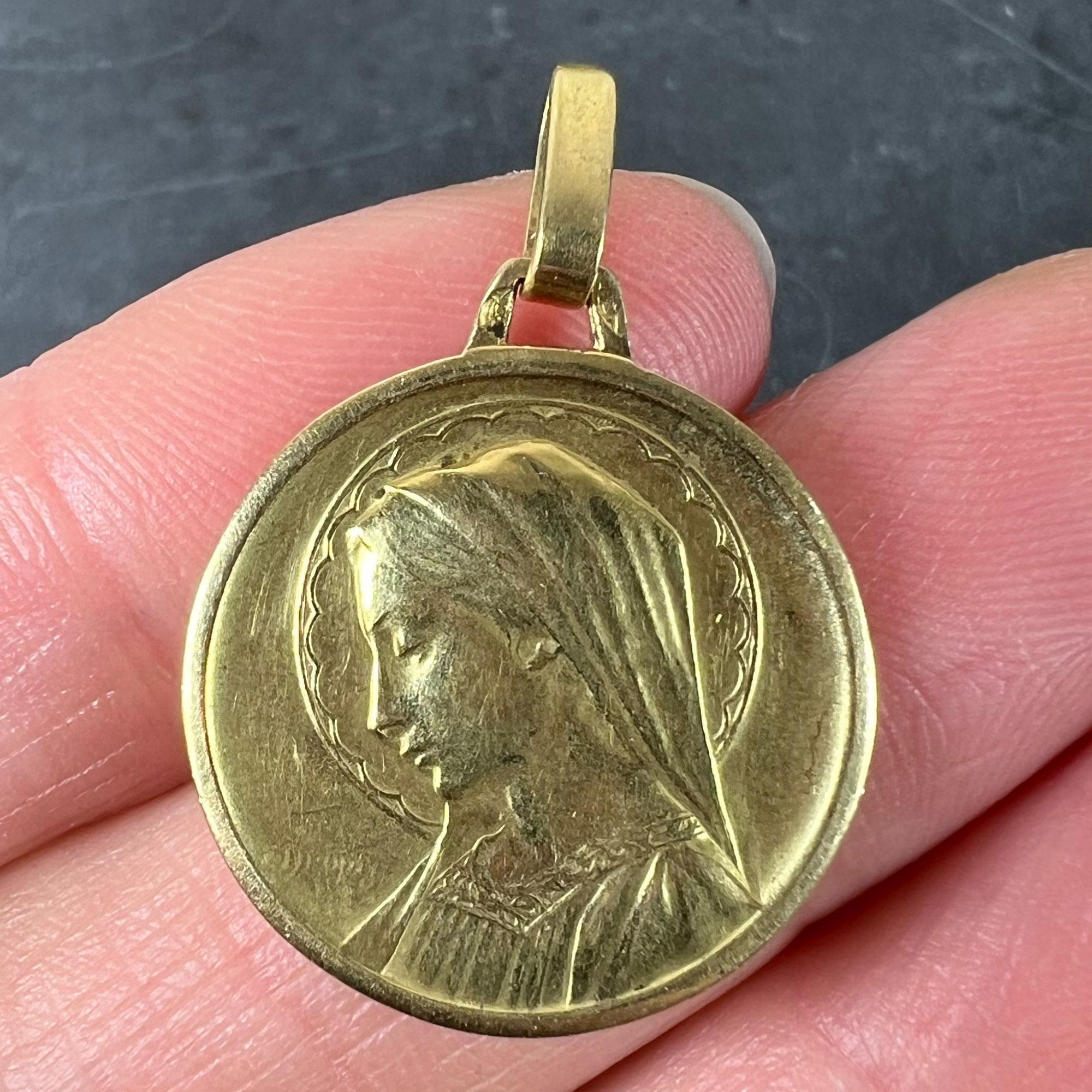 French Dropsy Virgin Mary 18K Yellow Gold Religious Medal Pendant For Sale 1