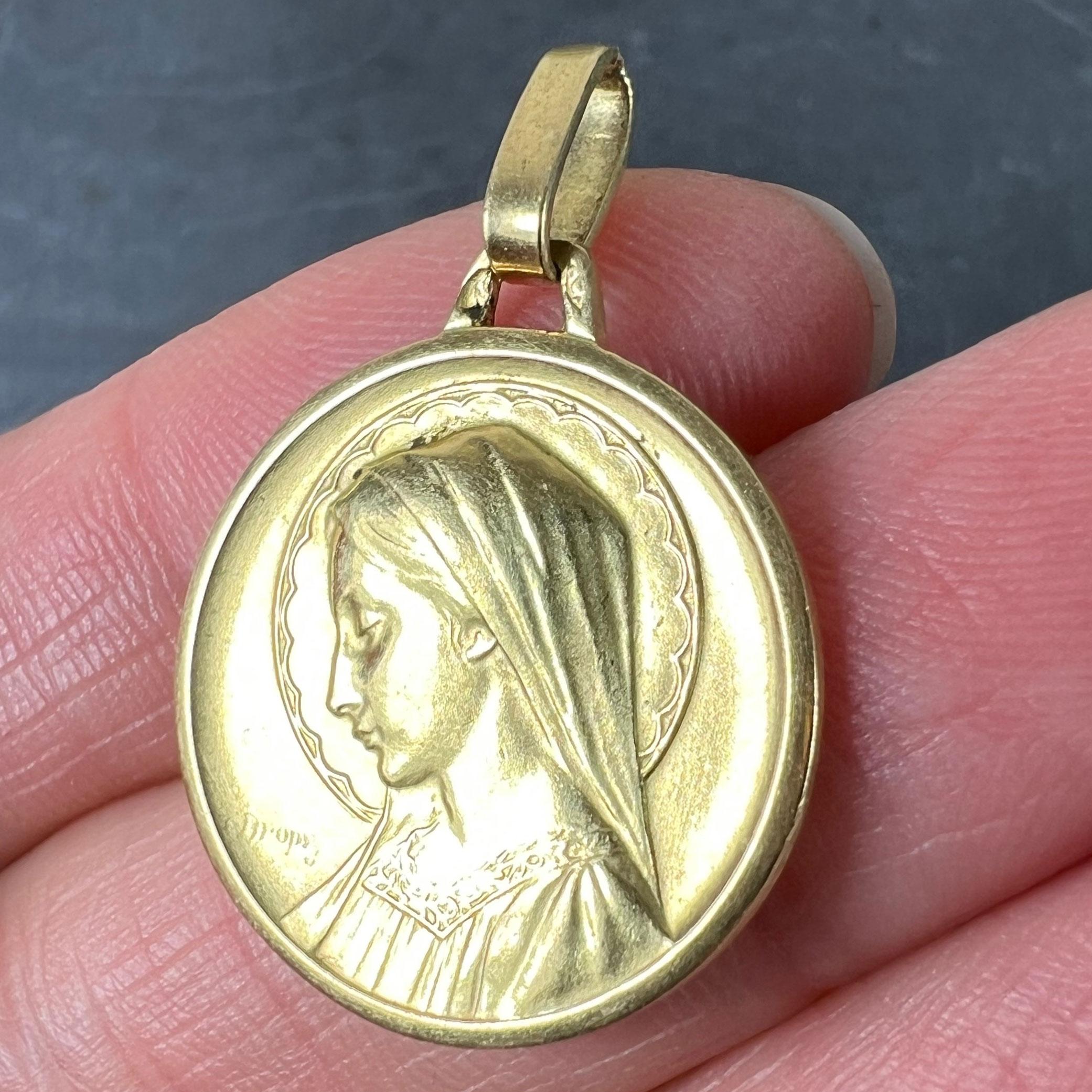 French Dropsy Virgin Mary 18K Yellow Gold Religious Medal Pendant For Sale 2