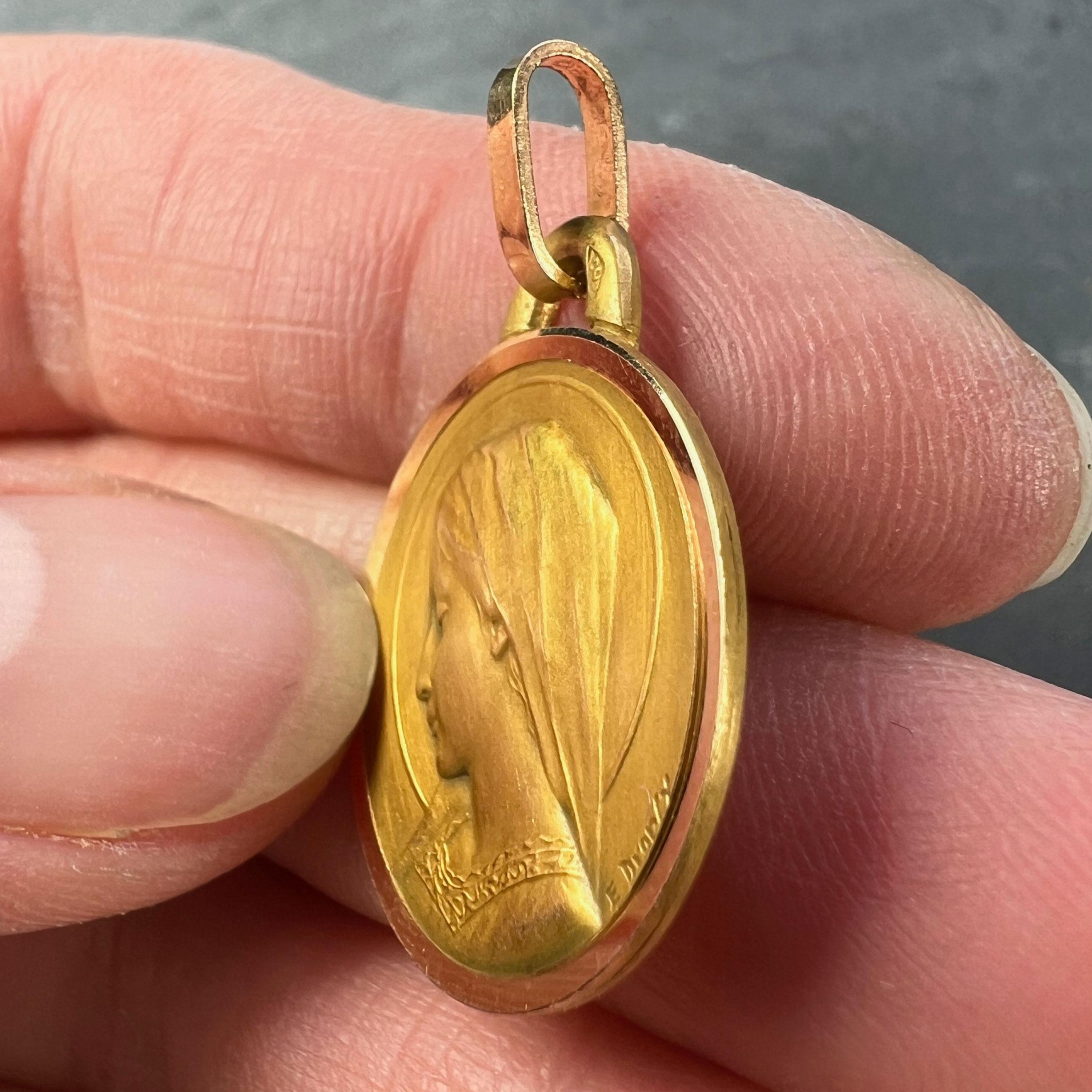 French Dropsy Virgin Mary 18K Yellow Gold Religious Medal Pendant For Sale 1