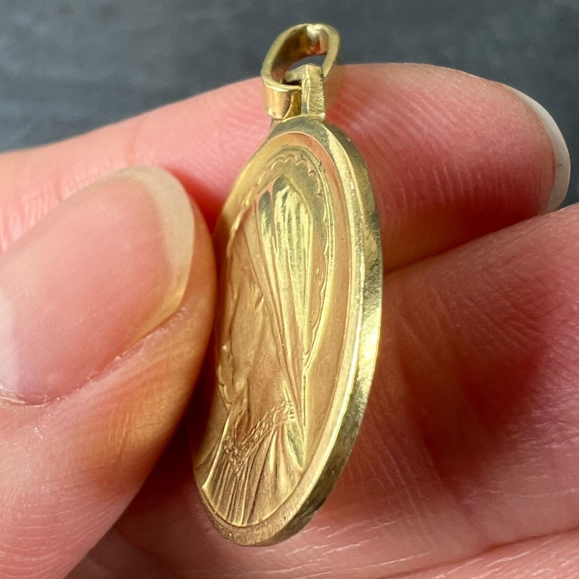 French Dropsy Virgin Mary 18K Yellow Gold Religious Medal Pendant For Sale 3