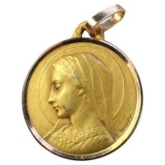 Pendentif français en or jaune 18 carats avec médaille religieuse de la Vierge Marie