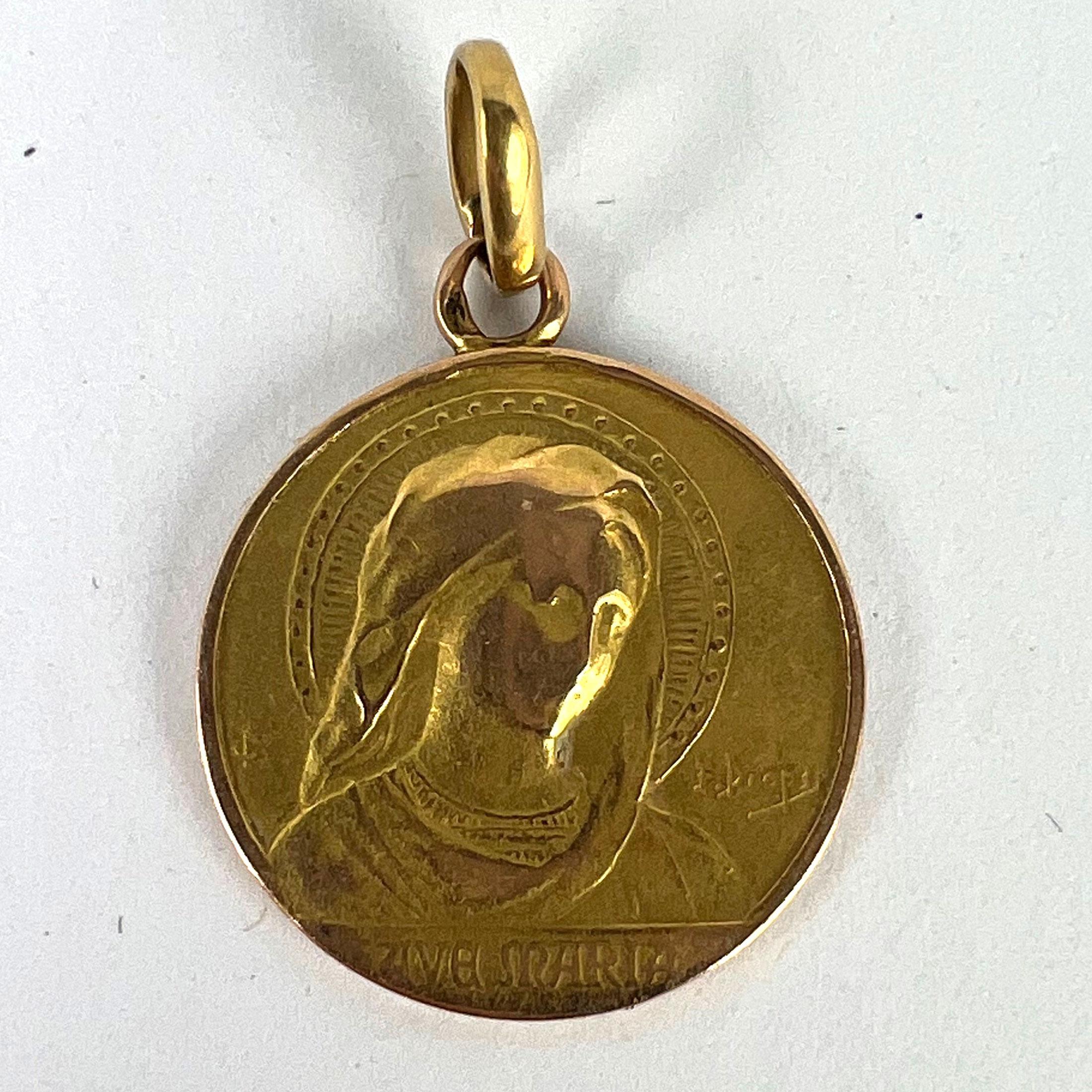 Ciondolo con charme in oro giallo 18 carati della Vergine Maria Ave Maria, francese, in gocce. in vendita 7