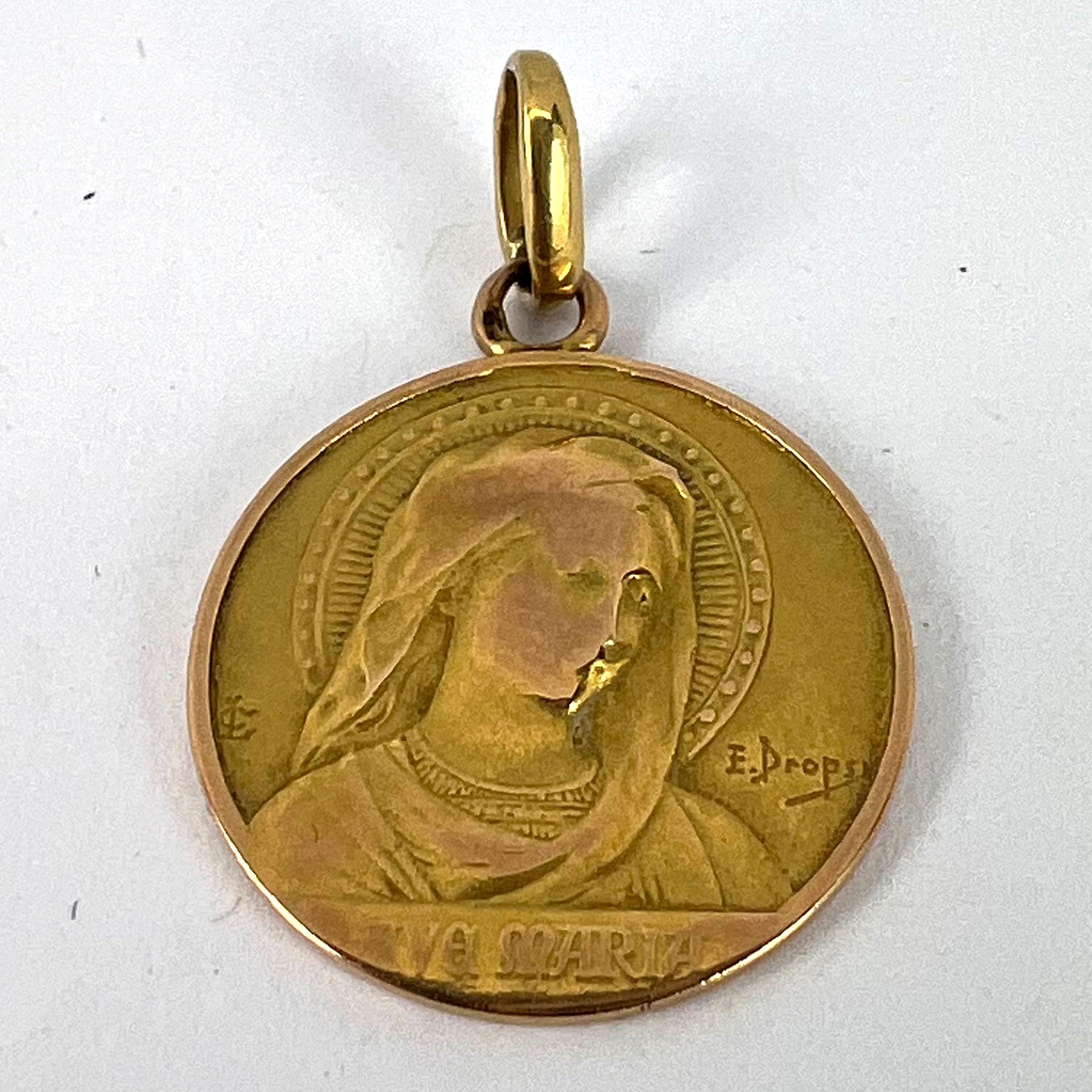 Ciondolo con charme in oro giallo 18 carati della Vergine Maria Ave Maria, francese, in gocce. in vendita 8